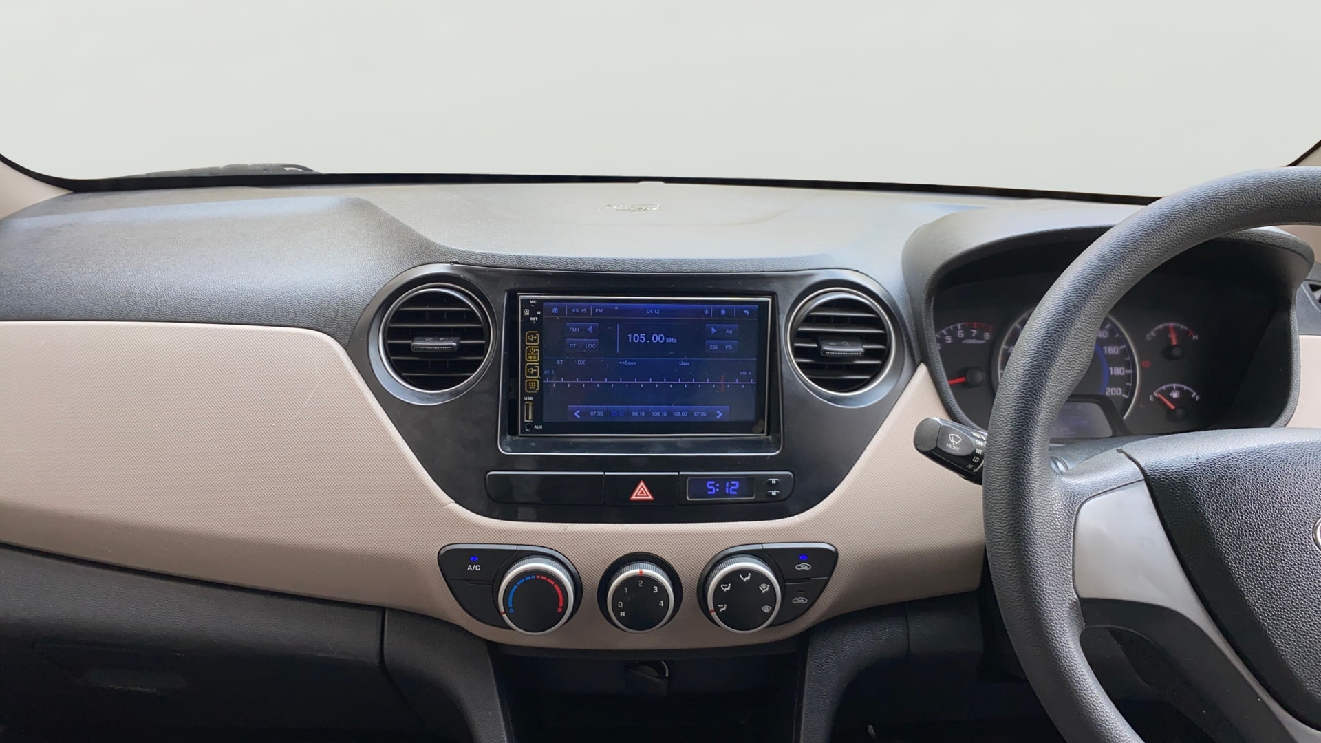 View 2016 Hyundai Grand i10 Magna 1.2 Kappa VTVT Image 17 Used 2016 Hyundai Grand i10 Magna 1.2 Kappa VTVT Image 17