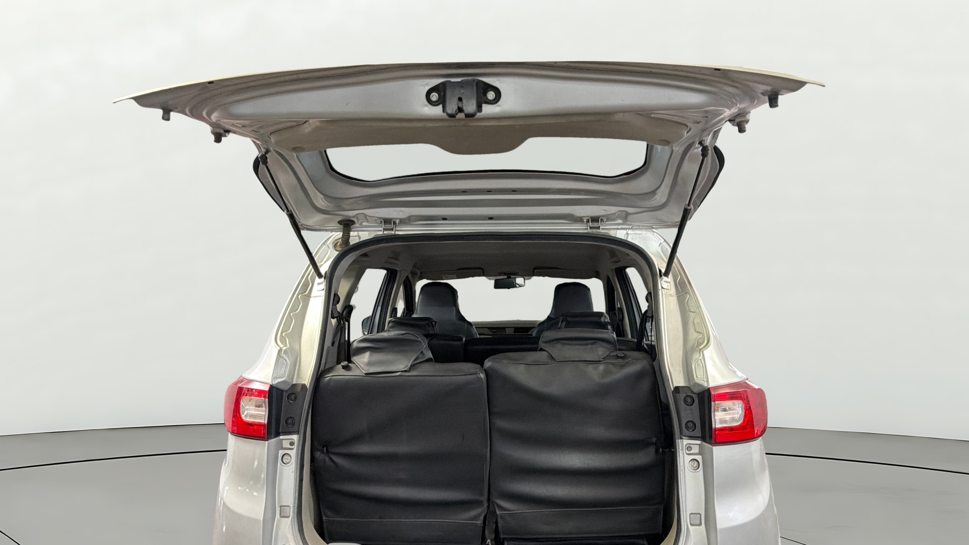 View 2019 Renault Triber RXT Image 17 Used 2019 Renault Triber RXT Image 17