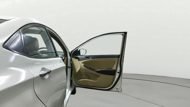 View Hyundai Fluidic Verna Image 45 Used Hyundai Fluidic Verna Image 45