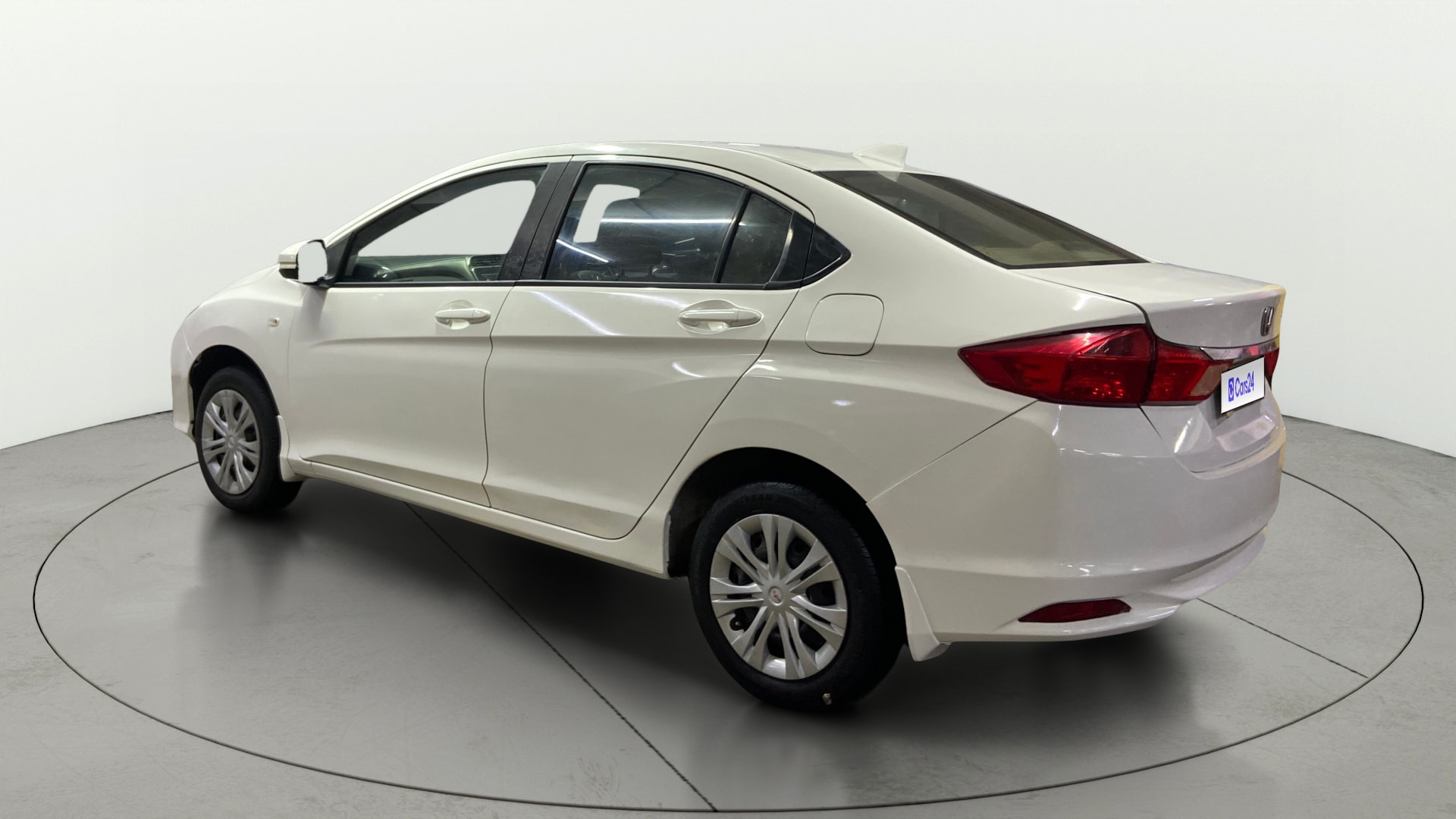 View 2015 Honda City ZX MT Diesel Anniversary Edition Image 2 Used 2015 Honda City ZX MT Diesel Anniversary Edition Image 2