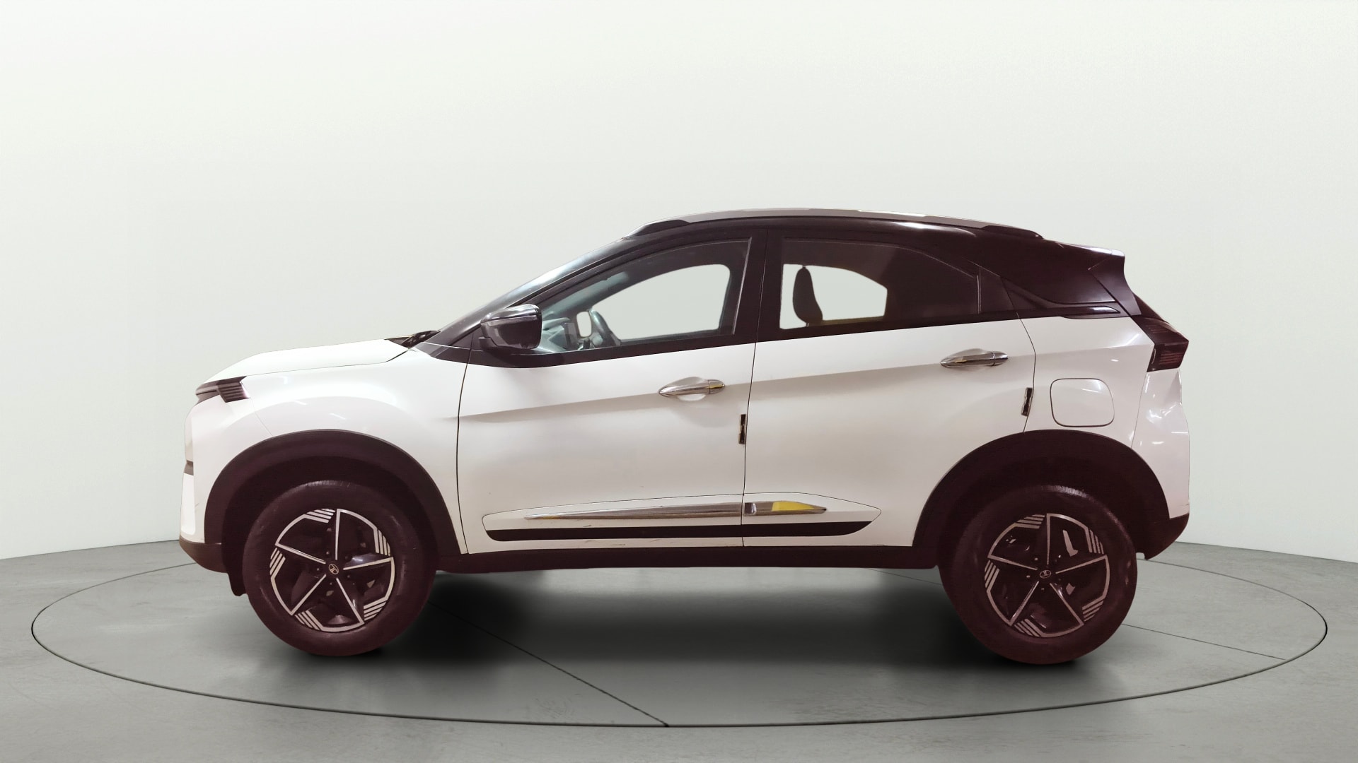 View 2024 Tata Nexon Revotron XE Image 5 Used 2024 Tata Nexon Revotron XE Image 5