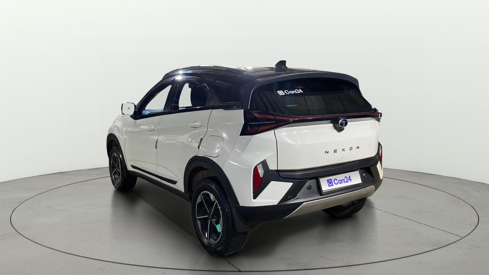 View 2024 Tata Nexon Revotron XE Image 2 Used 2024 Tata Nexon Revotron XE Image 2
