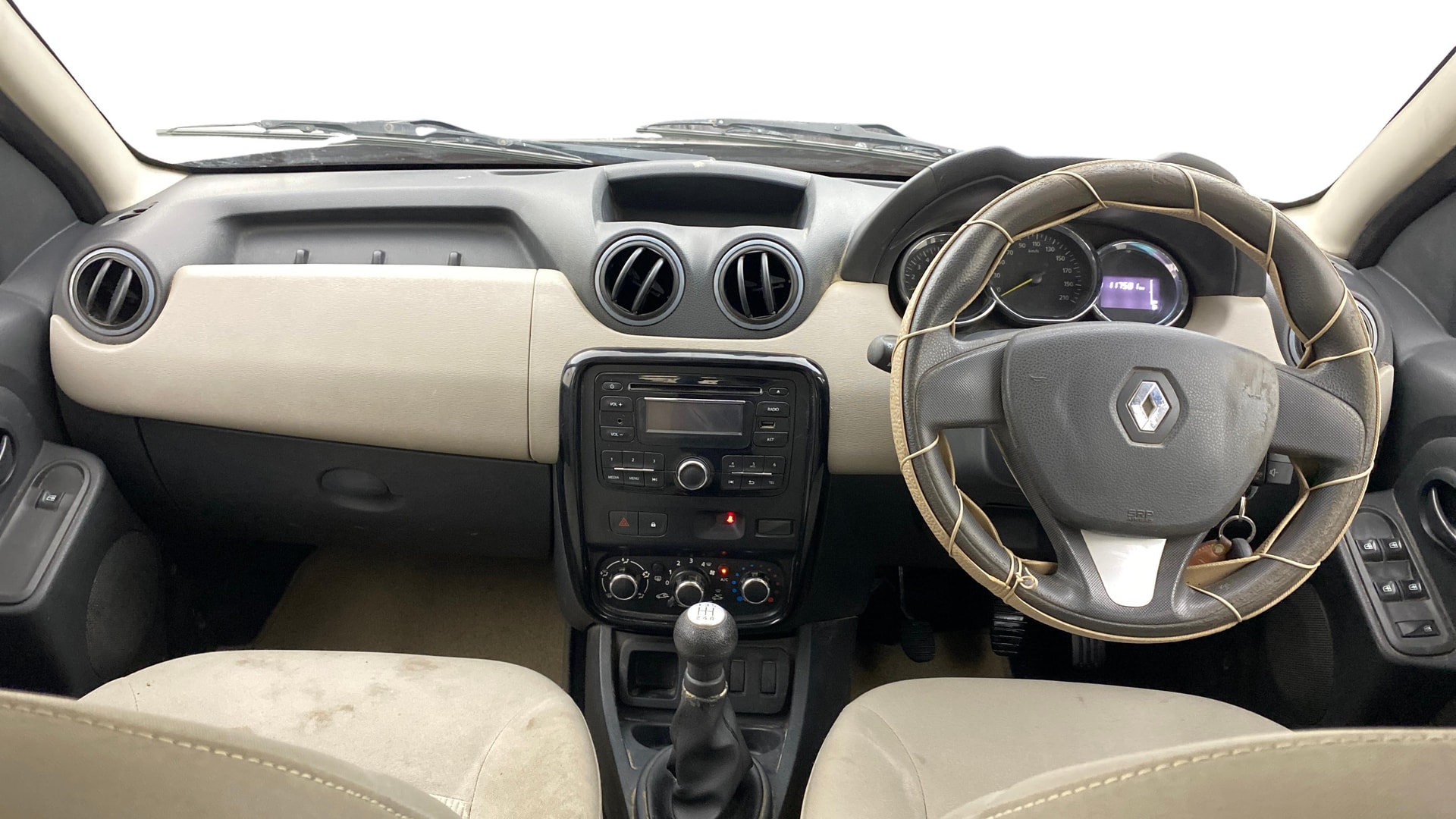 View 2015 Renault Duster Diesel 85PS STD Image 15 Used 2015 Renault Duster Diesel 85PS STD Image 15
