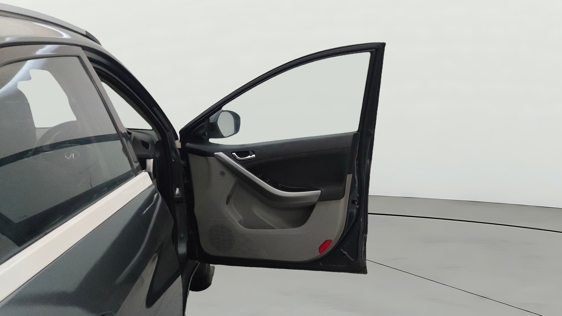 View 2017 Tata Nexon Revotron XE Image 46 Used 2017 Tata Nexon Revotron XE Image 46