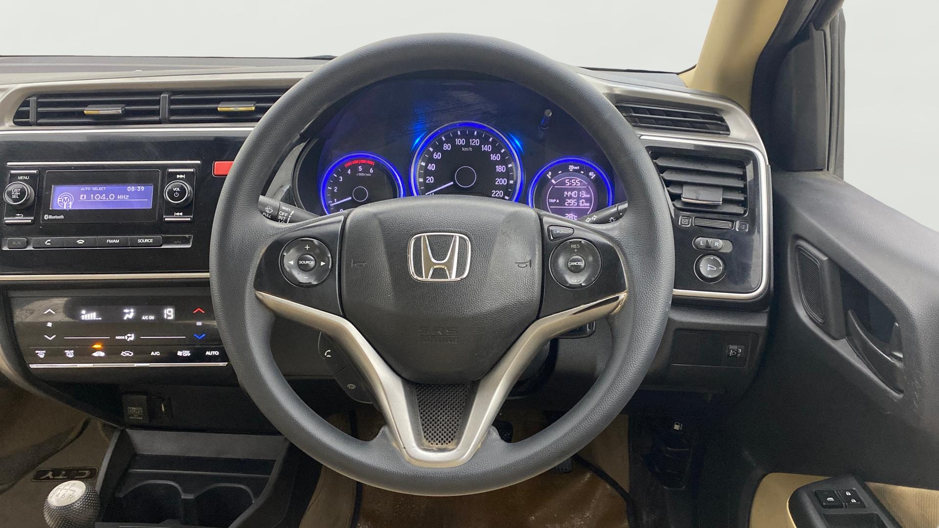 View 2015 Honda City ZX MT Diesel Anniversary Edition Image 13 Used 2015 Honda City ZX MT Diesel Anniversary Edition Image 13