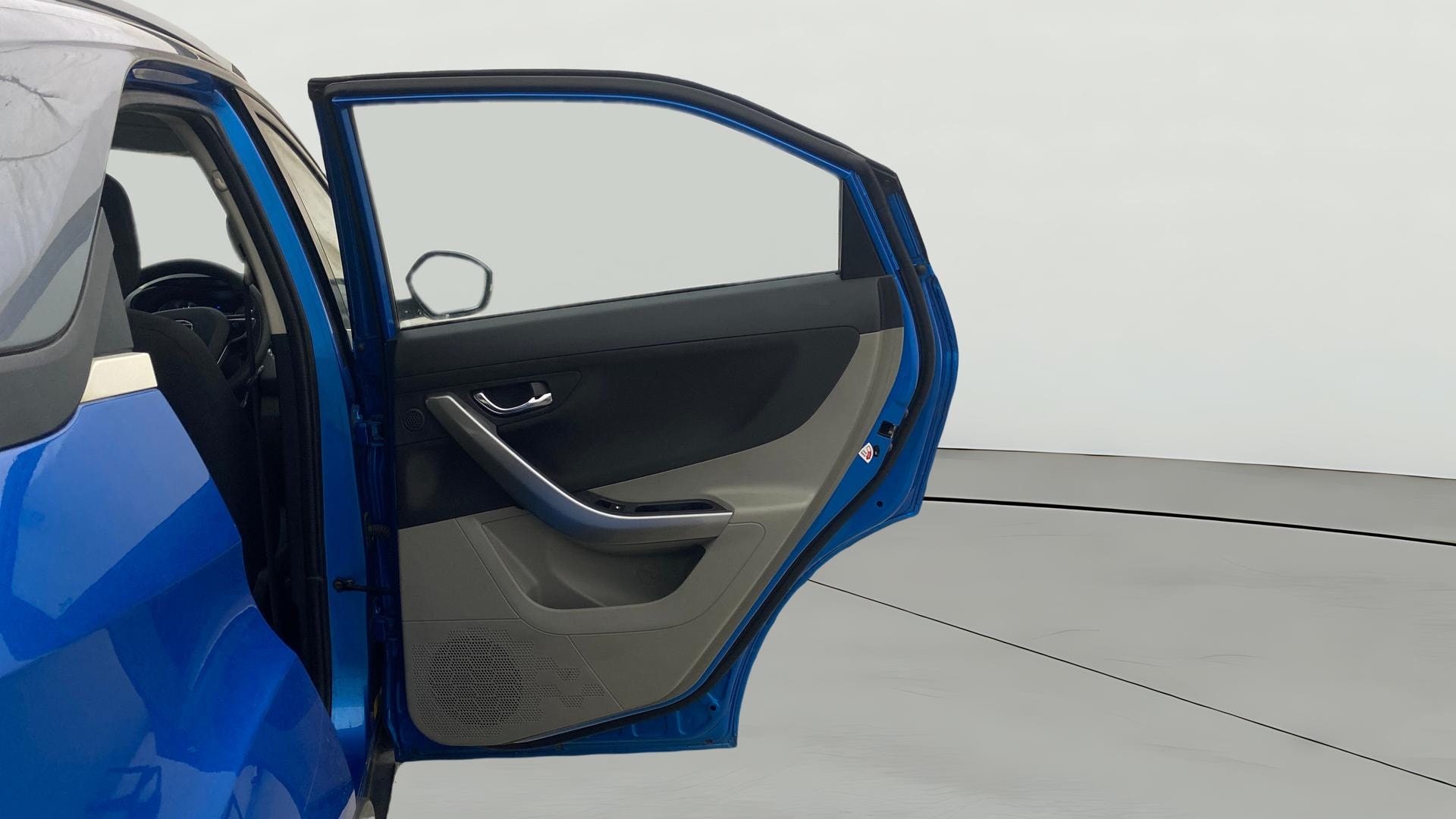 View 2017 Tata Nexon Revotron XE Image 5 Used 2017 Tata Nexon Revotron XE Image 5
