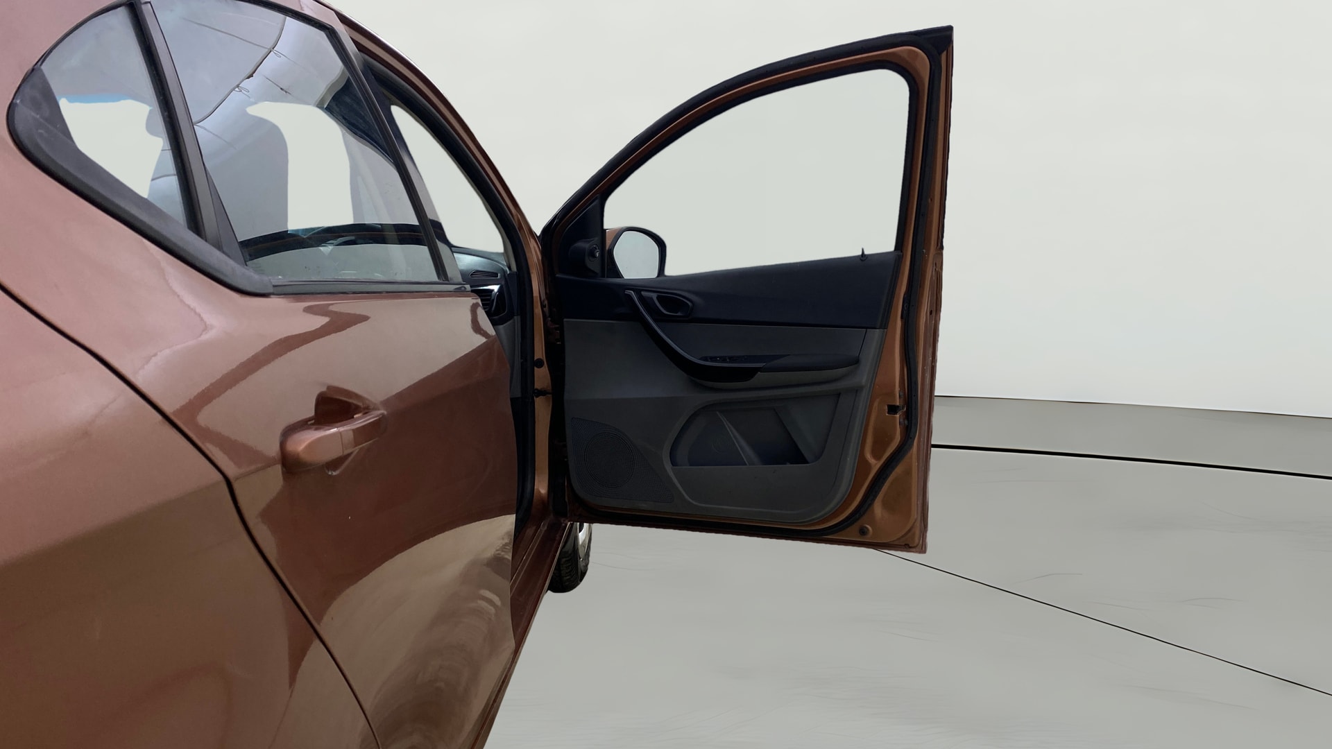 View 2018 Tata Tigor XT Petrol Image 43 Used 2018 Tata Tigor XT Petrol Image 43