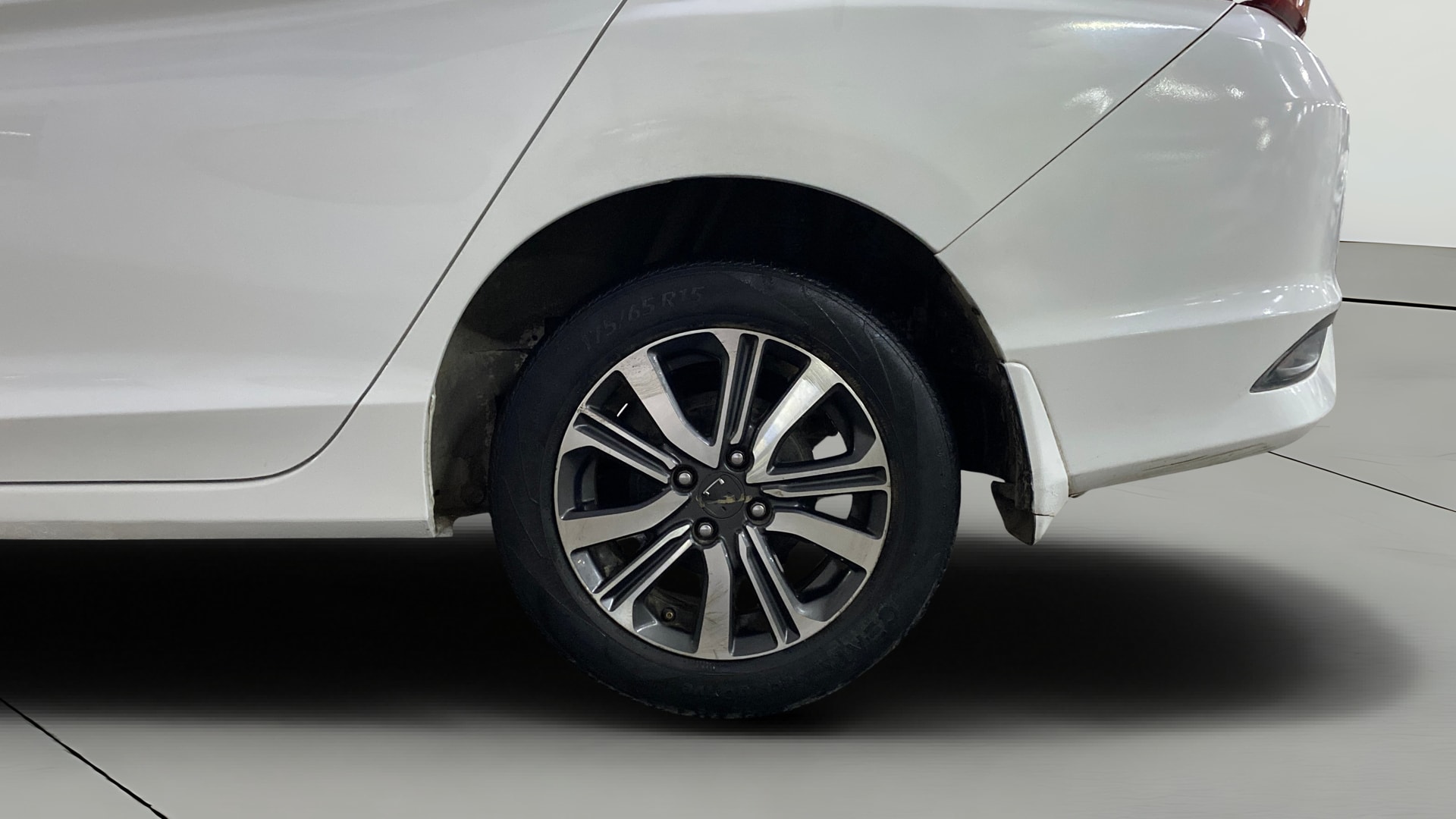 View 2017 Honda City ZX MT Diesel Anniversary Edition Image 8 Used 2017 Honda City ZX MT Diesel Anniversary Edition Image 8