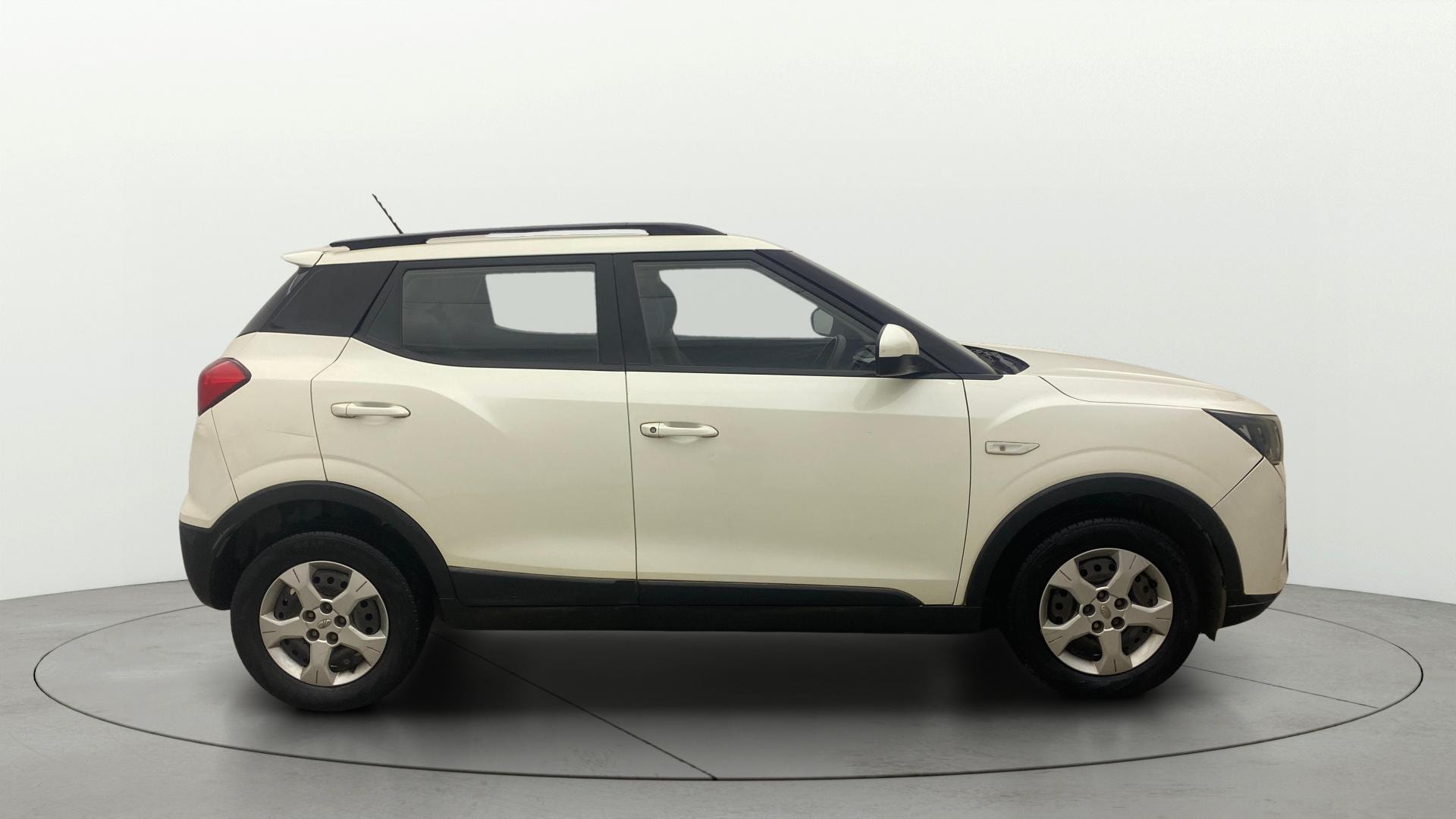 View 2019 Mahindra XUV300 W4 Petrol BS IV Image 25 Used 2019 Mahindra XUV300 W4 Petrol BS IV Image 25