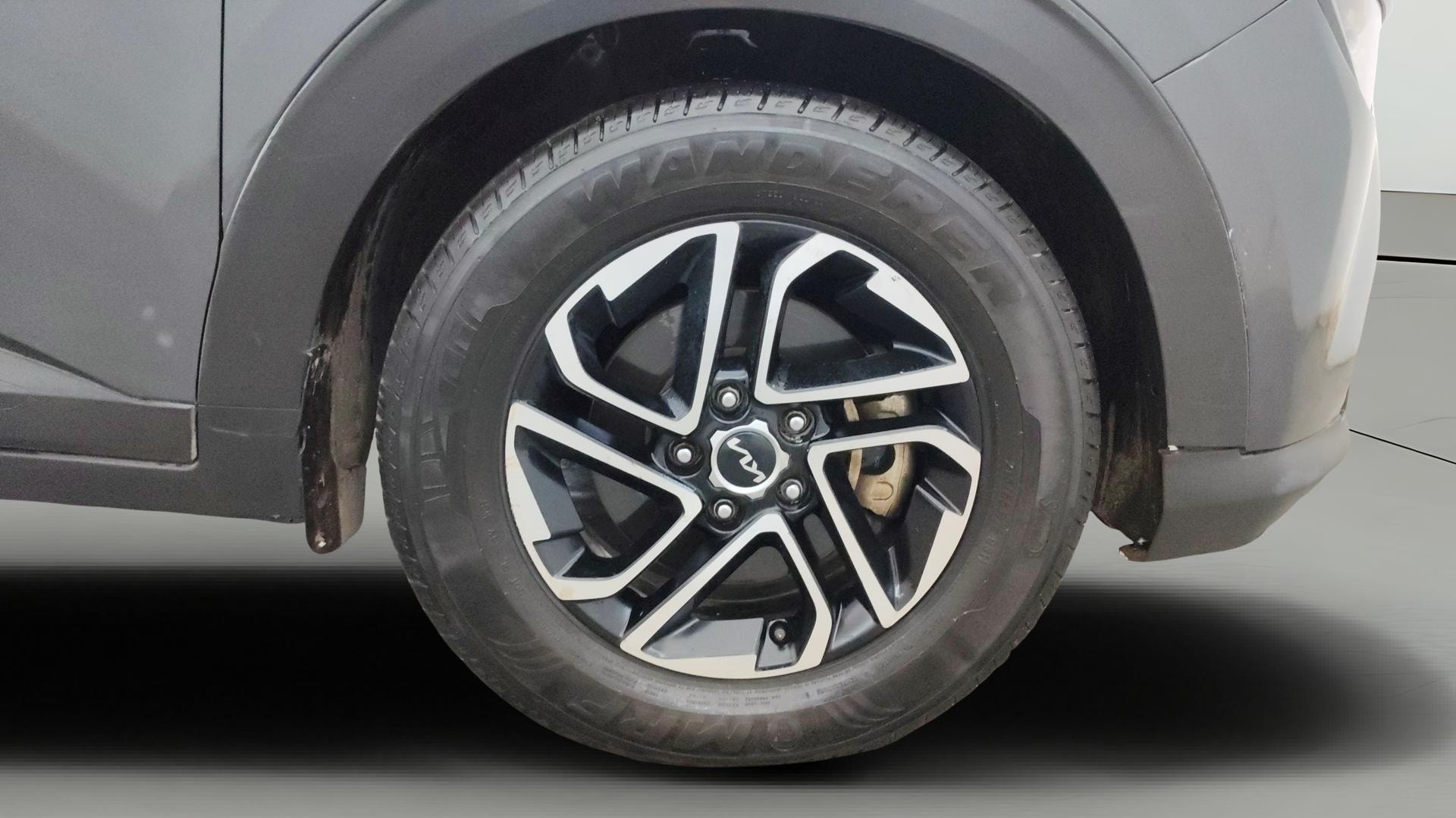 View 2022 Kia Carens Prestige Plus 1.4 Petrol 7 STR Image 45 Used 2022 Kia Carens Prestige Plus 1.4 Petrol 7 STR Image 45