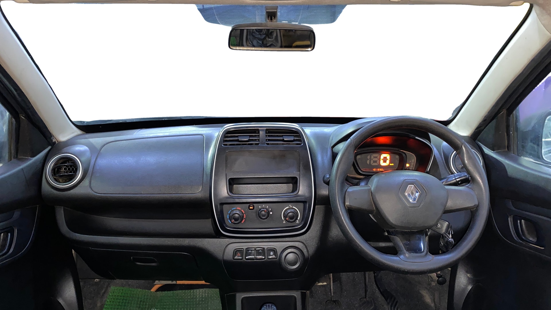View 2018 Renault Kwid RXL Image 32 Used 2018 Renault Kwid RXL Image 32