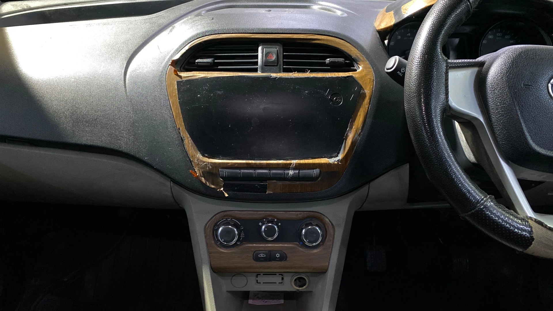 View 2017 Tata Tiago Revotorq XB Image 17 Used 2017 Tata Tiago Revotorq XB Image 17