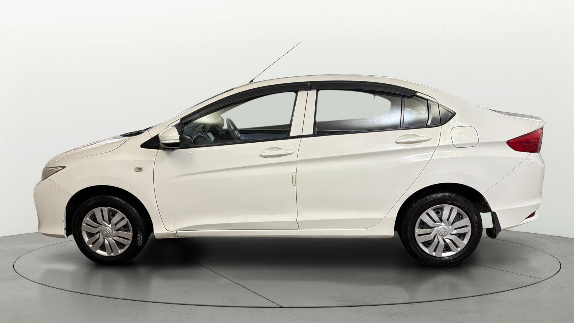 View 2015 Honda City ZX MT Diesel Anniversary Edition Image 5 Used 2015 Honda City ZX MT Diesel Anniversary Edition Image 5