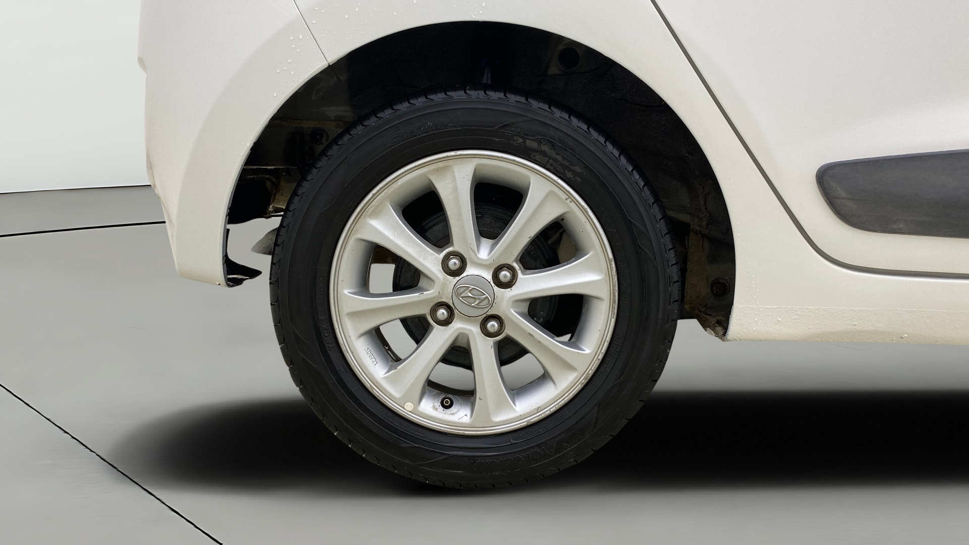 View 2015 Hyundai Grand i10 Asta AT 1.2 Kappa VTVT Image 23 Used 2015 Hyundai Grand i10 Asta AT 1.2 Kappa VTVT Image 23