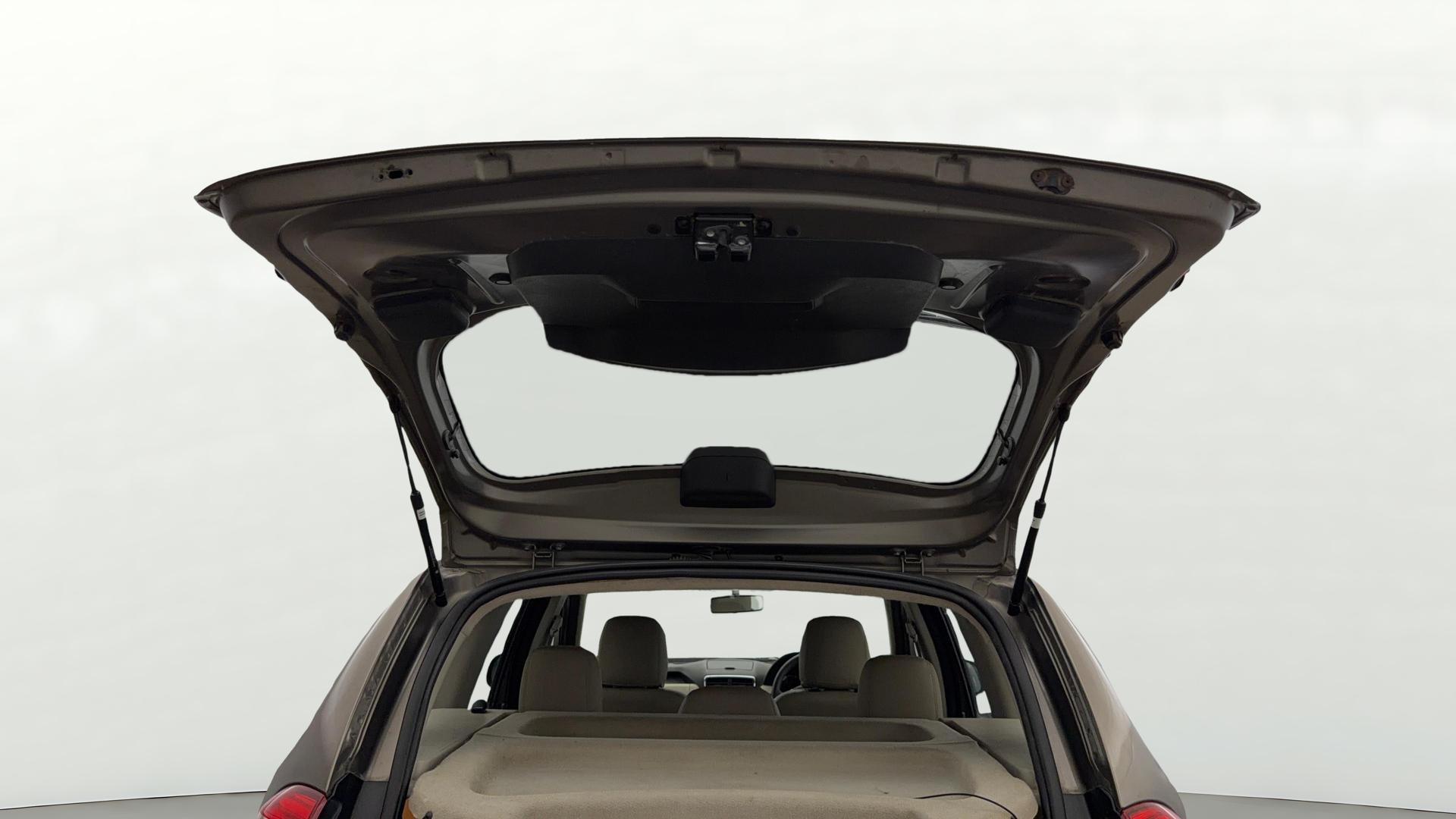 View 2016 Nissan Terrano XL P Image 16 Used 2016 Nissan Terrano XL P Image 16