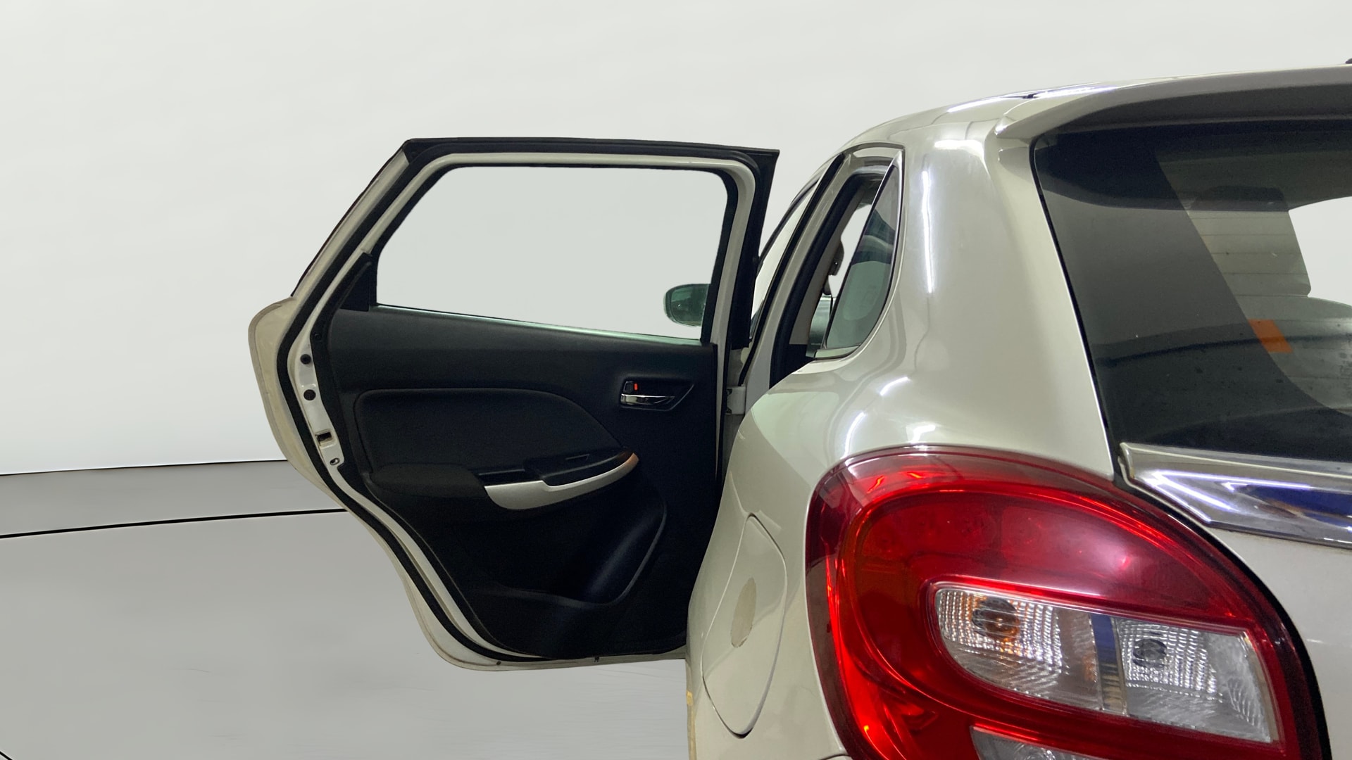 View 2018 Maruti Suzuki 1000 Base Variant Image 22 Used 2018 Maruti Suzuki 1000 Base Variant Image 22