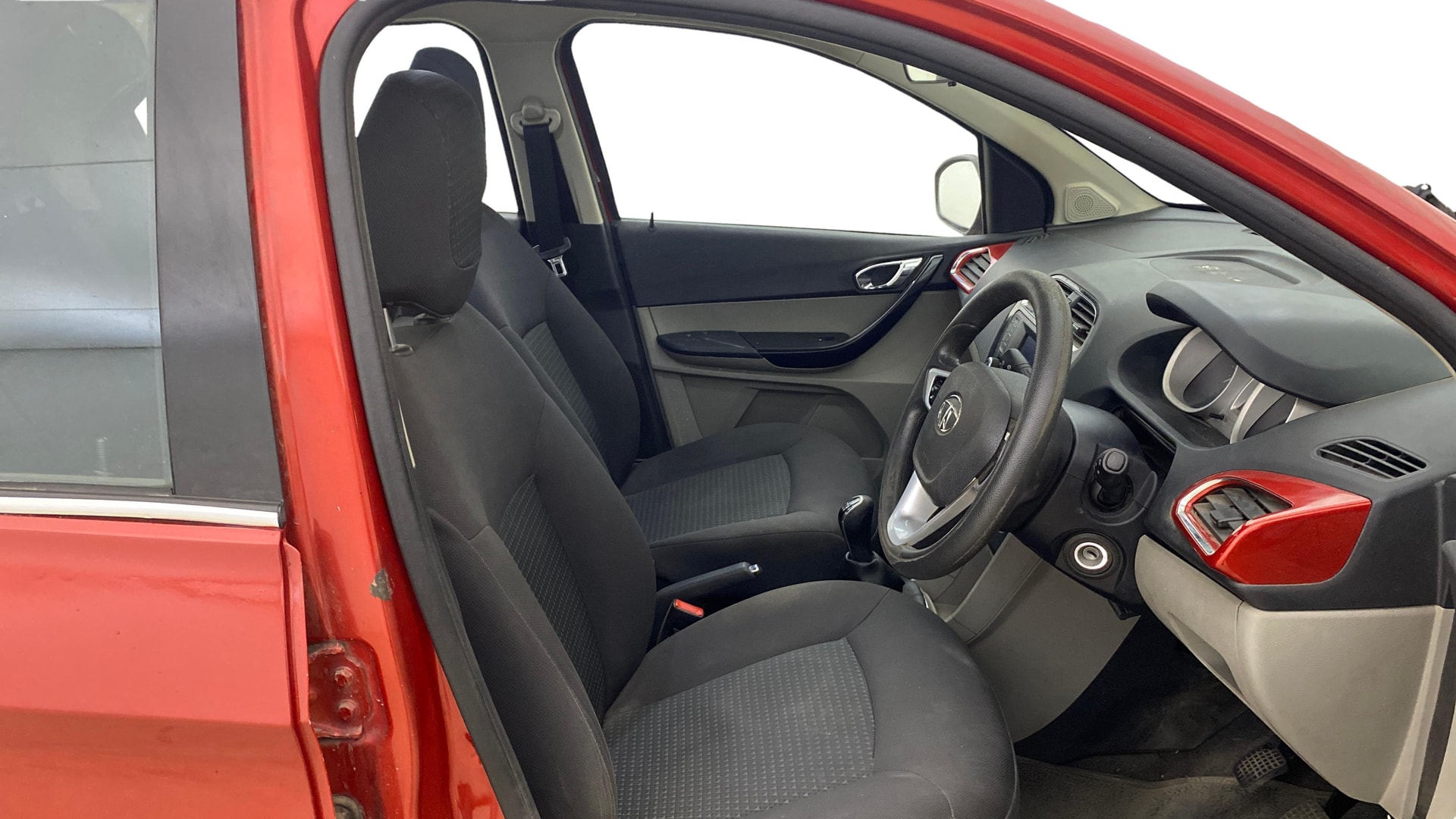 View 2017 Tata Tiago Revotorq XB Image 25 Used 2017 Tata Tiago Revotorq XB Image 25