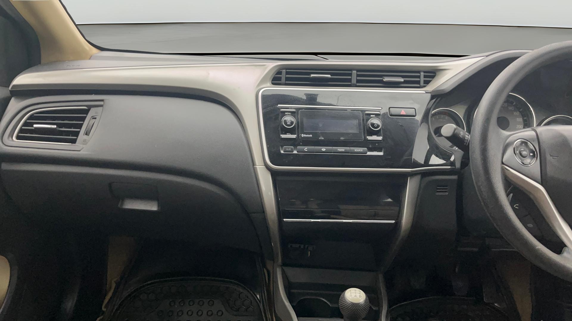 View 2017 Honda City ZX MT Diesel Anniversary Edition Image 18 Used 2017 Honda City ZX MT Diesel Anniversary Edition Image 18
