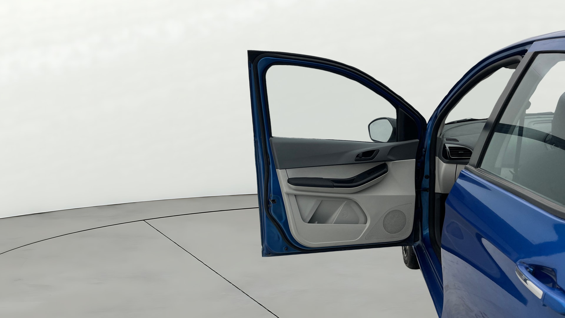 View 2025 Tata Tiago Revotorq XB Image 32 Used 2025 Tata Tiago Revotorq XB Image 32
