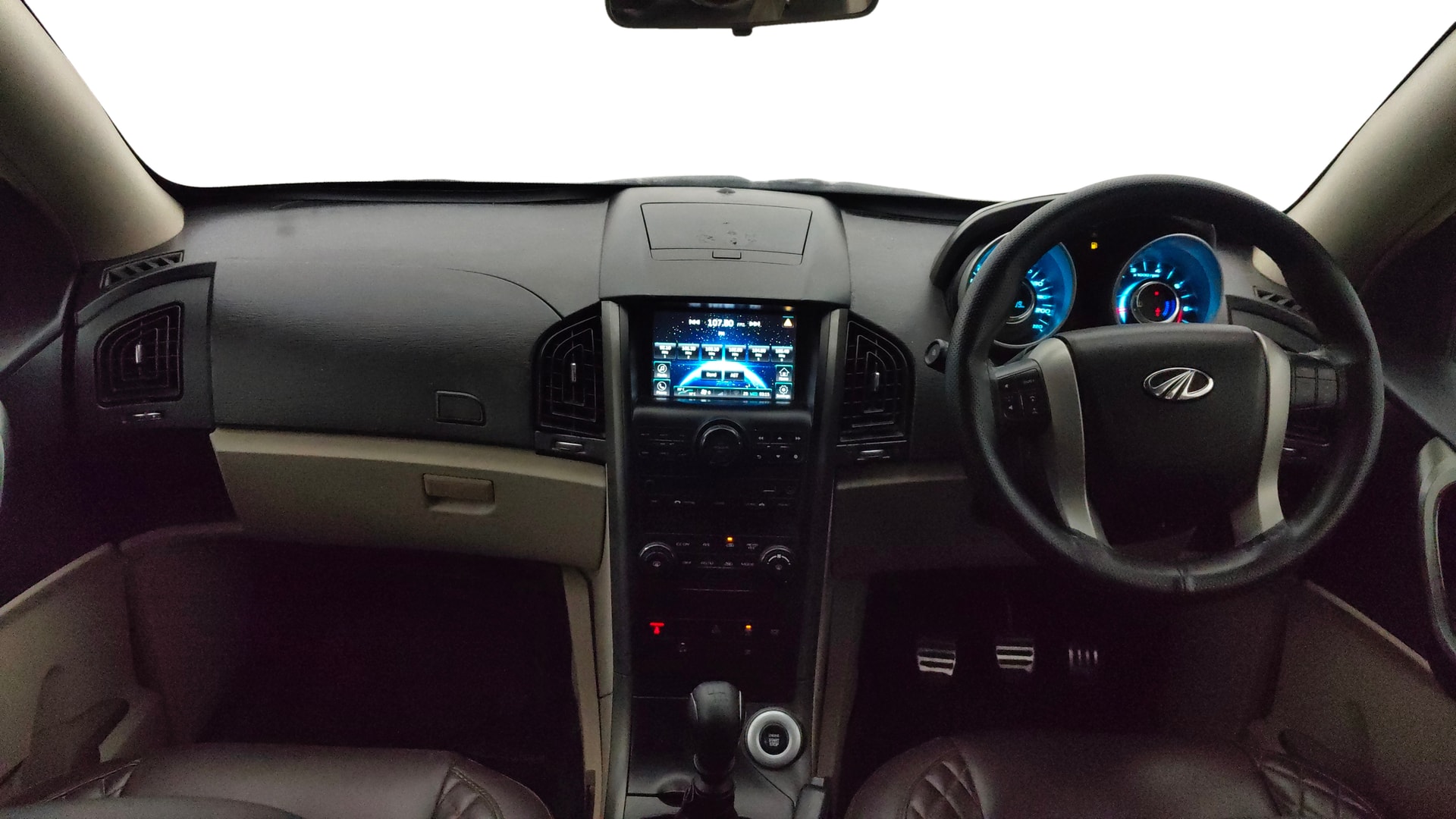View 2015 Mahindra XUV500 W10 FWD Image 32 Used 2015 Mahindra XUV500 W10 FWD Image 32