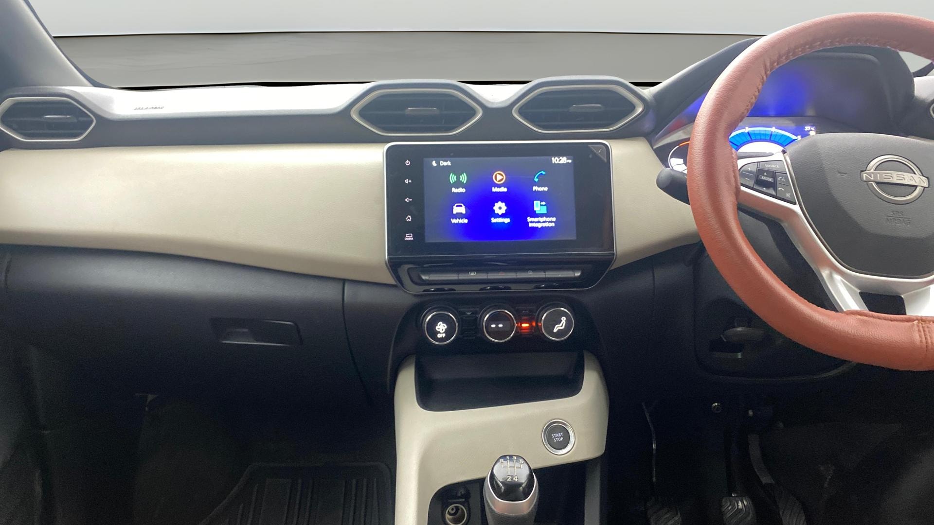 View 2022 Nissan Magnite XV Image 17 Used 2022 Nissan Magnite XV Image 17