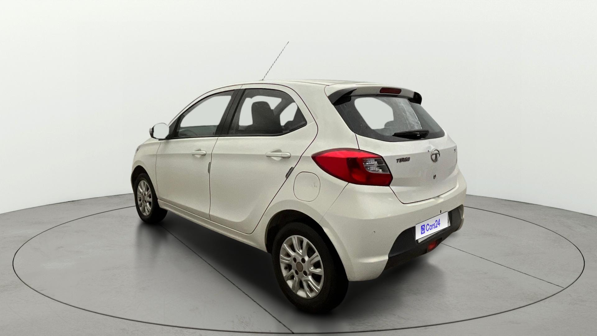 View 2017 Tata Tiago Revotorq XB Image 2 Used 2017 Tata Tiago Revotorq XB Image 2