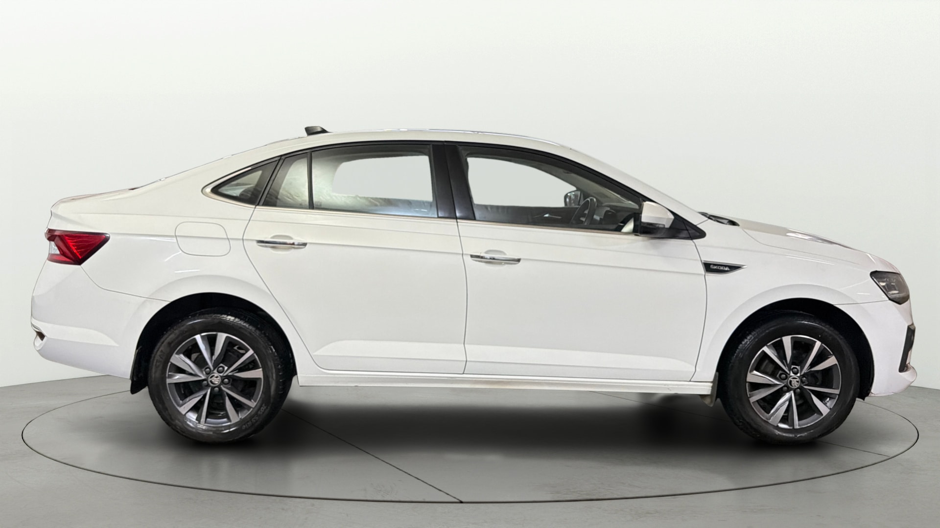 View 2023 Skoda Slavia Style 1.0 TSI AT Image 27 Used 2023 Skoda Slavia Style 1.0 TSI AT Image 27