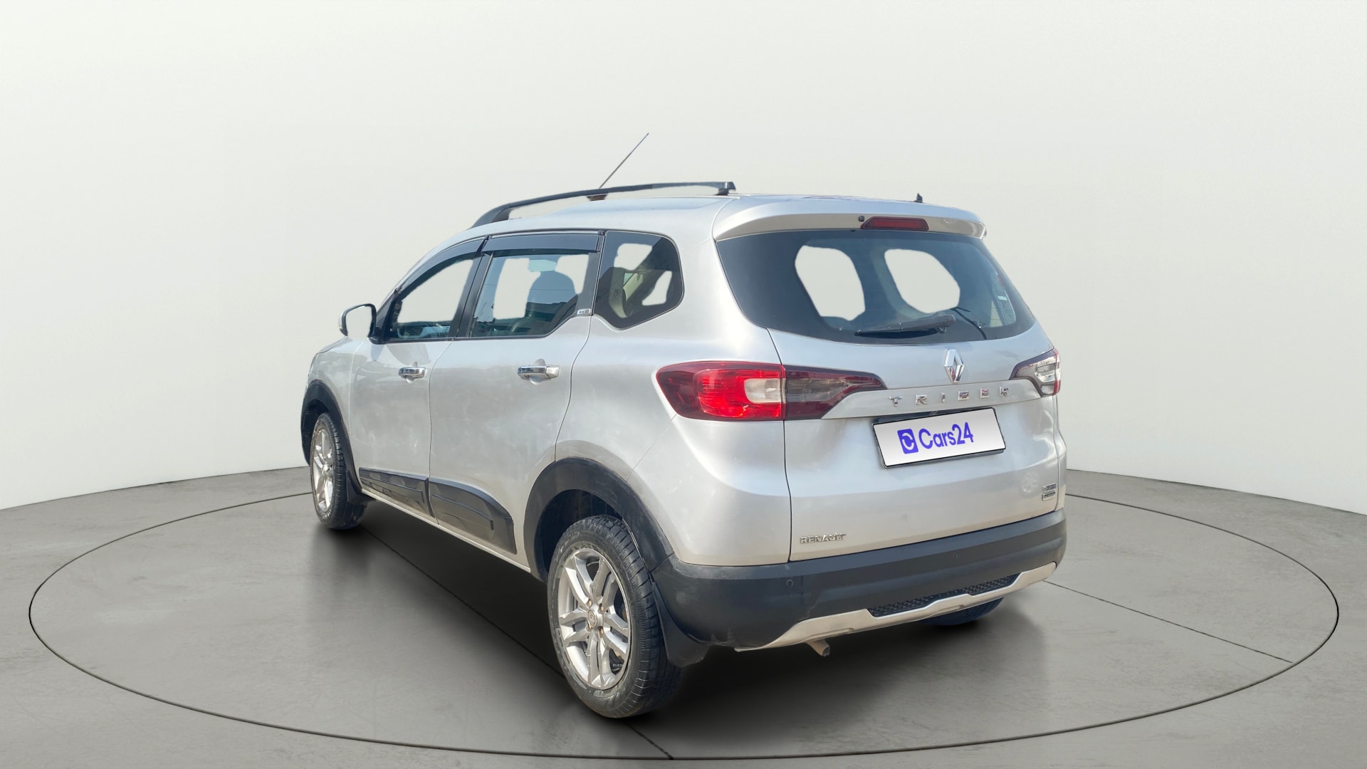 View 2021 Renault Triber RXZ AMT Image 2 Used 2021 Renault Triber RXZ AMT Image 2