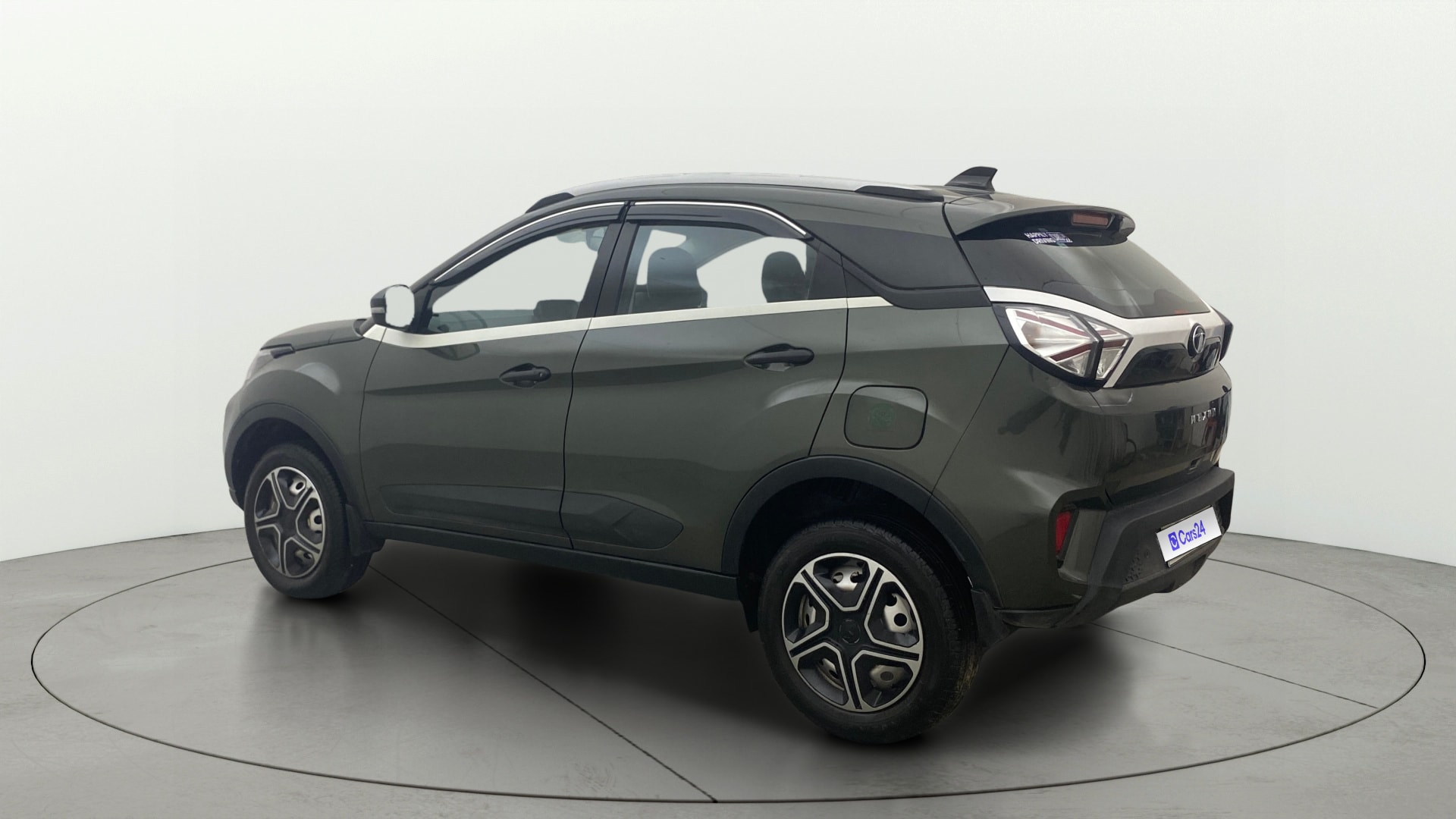 View 2023 Tata Nexon Revotron XE Image 2 Used 2023 Tata Nexon Revotron XE Image 2