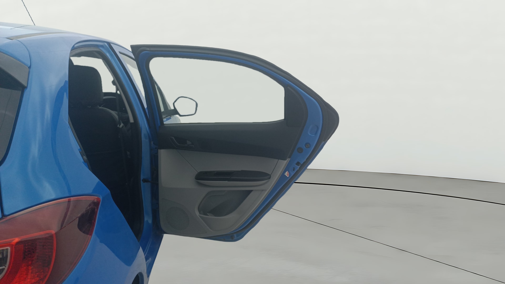 View 2020 Tata Tiago Revotorq XB Image 7 Used 2020 Tata Tiago Revotorq XB Image 7