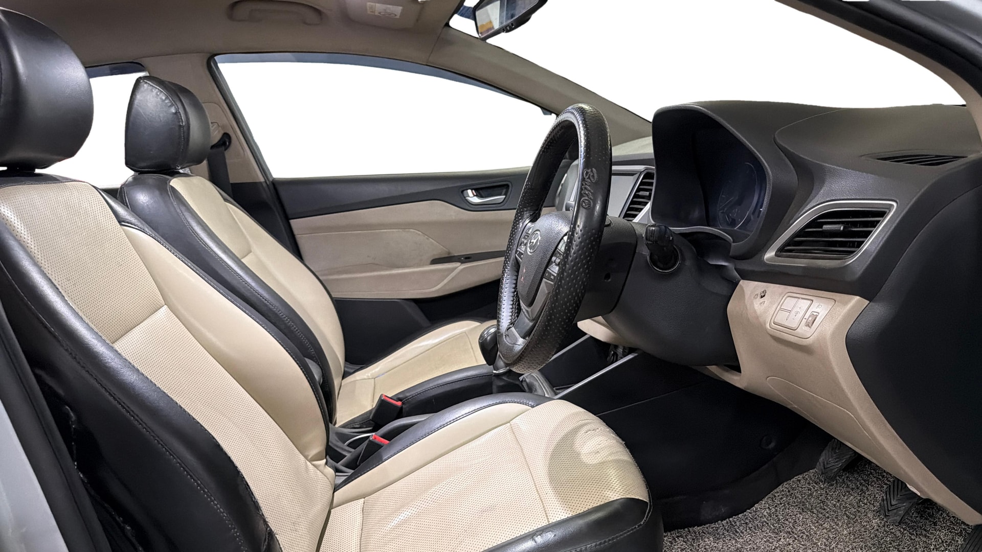 View 2019 Hyundai Verna 1.6 VTVT SX Image 18 Used 2019 Hyundai Verna 1.6 VTVT SX Image 18