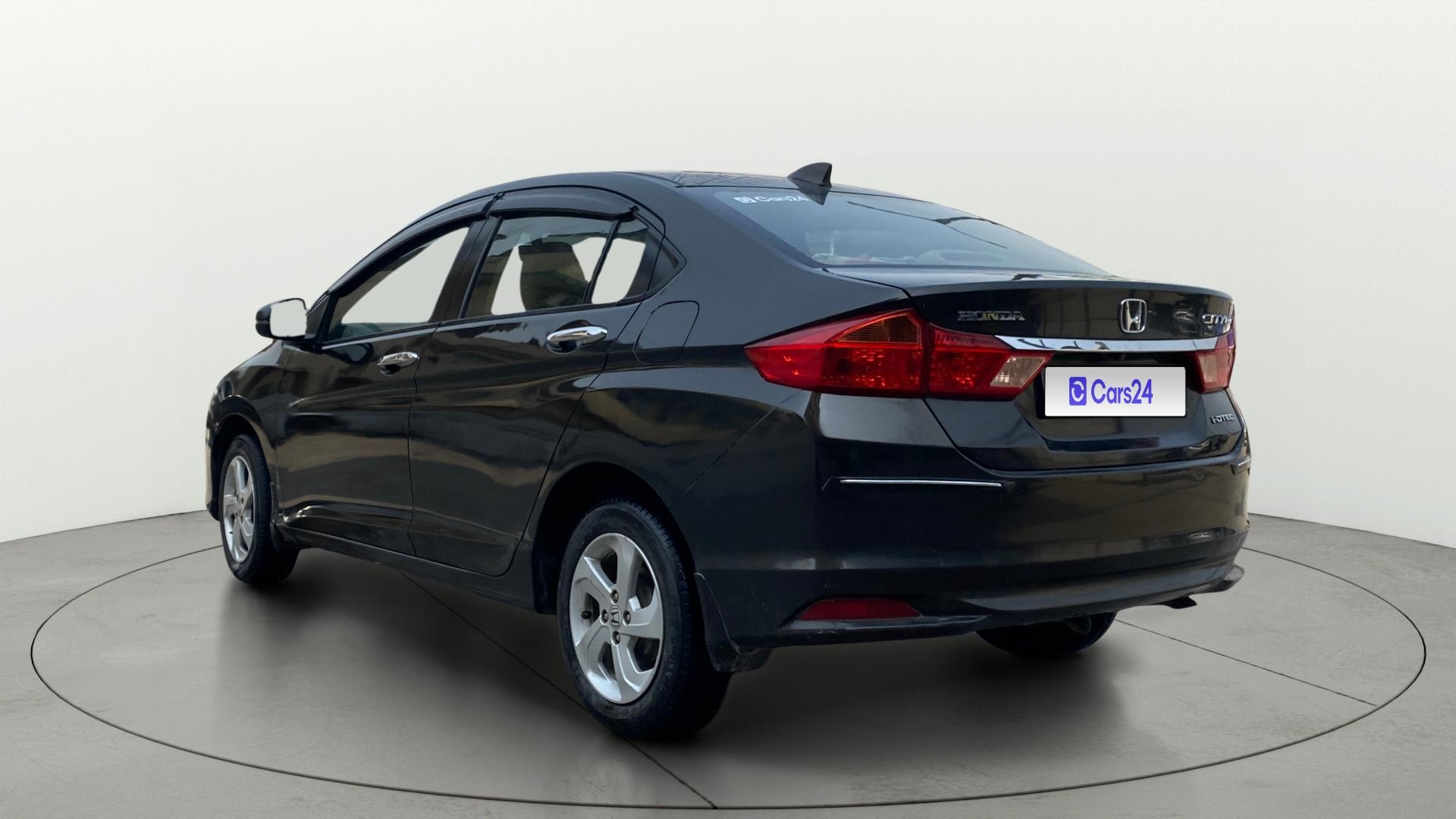 View 2015 Honda City ZX MT Diesel Anniversary Edition Image 2 Used 2015 Honda City ZX MT Diesel Anniversary Edition Image 2