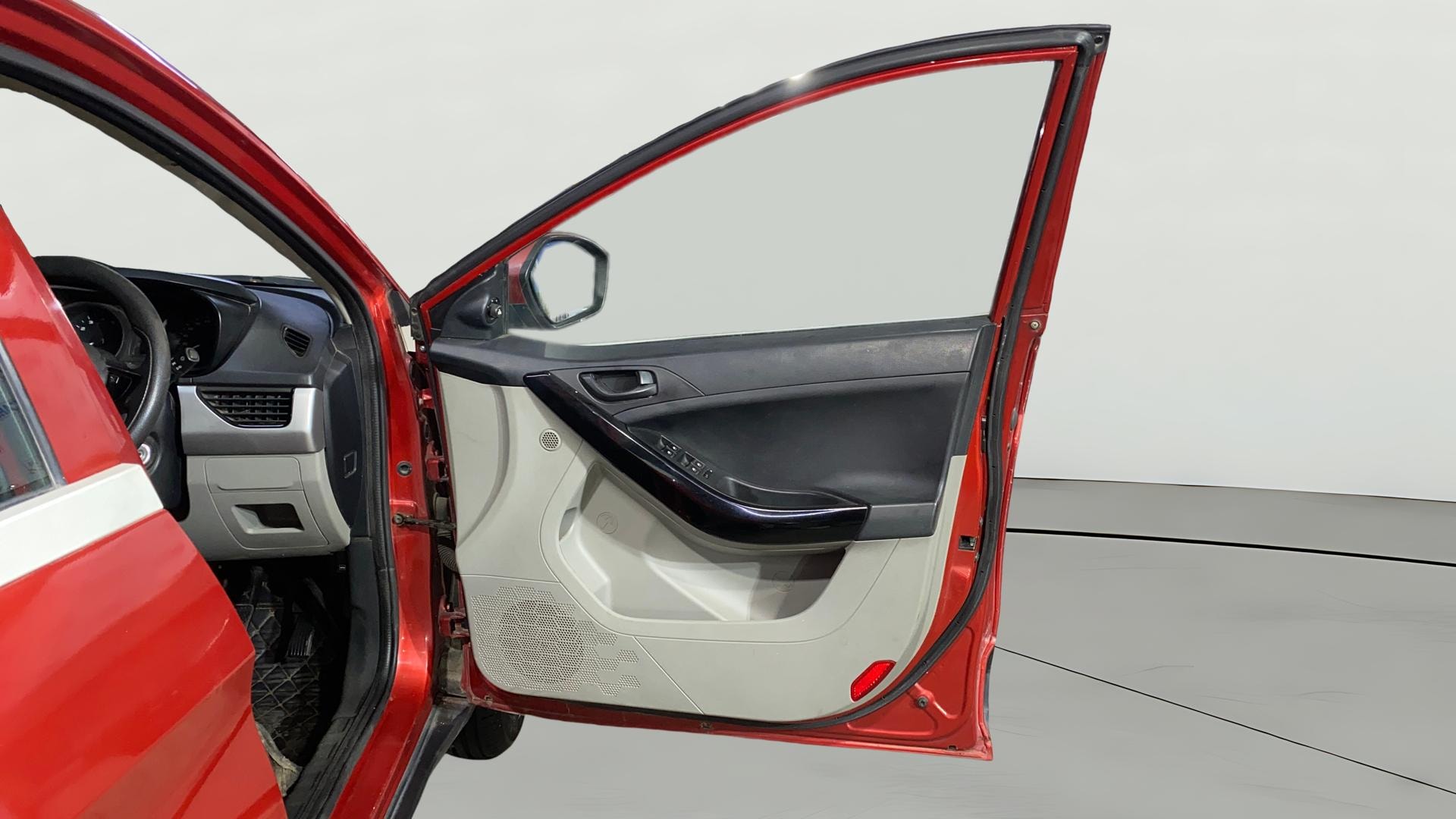 View 2018 Tata Nexon Revotron XM Image 43 Used 2018 Tata Nexon Revotron XM Image 43