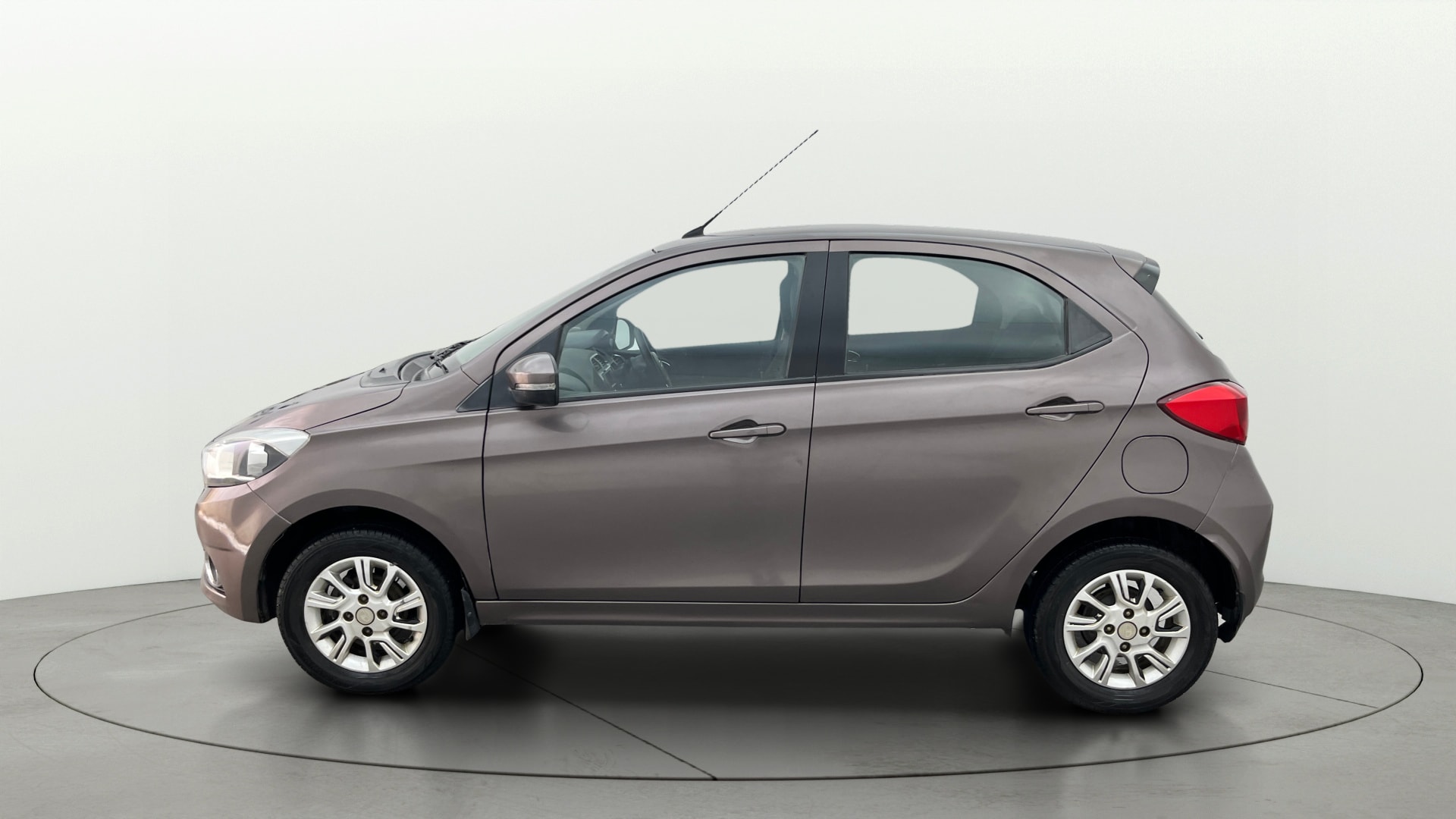 View 2017 Tata Tiago Revotorq XZ Image 5 Used 2017 Tata Tiago Revotorq XZ Image 5