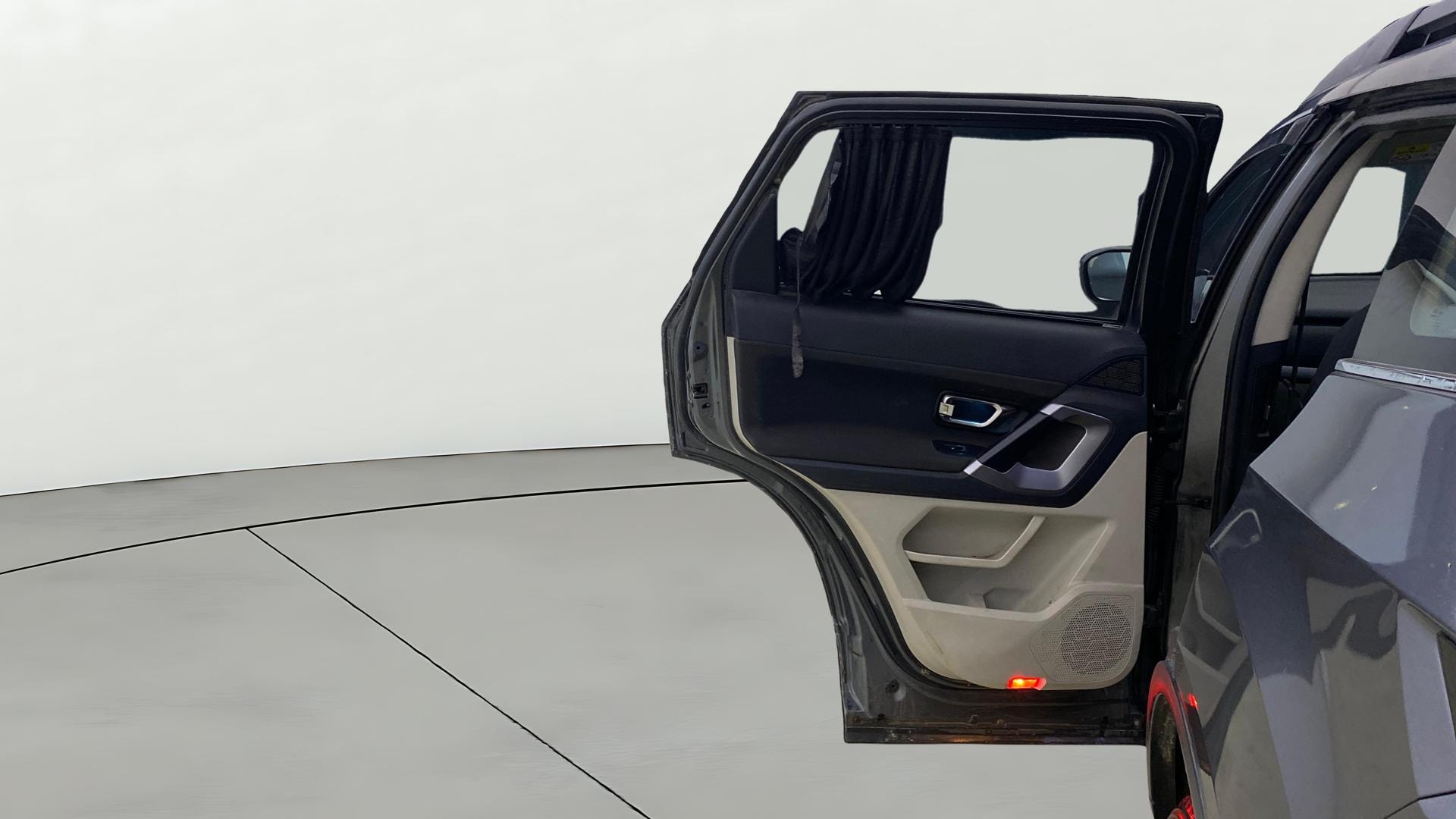 View 2021 Tata Safari XT Image 15 Used 2021 Tata Safari XT Image 15