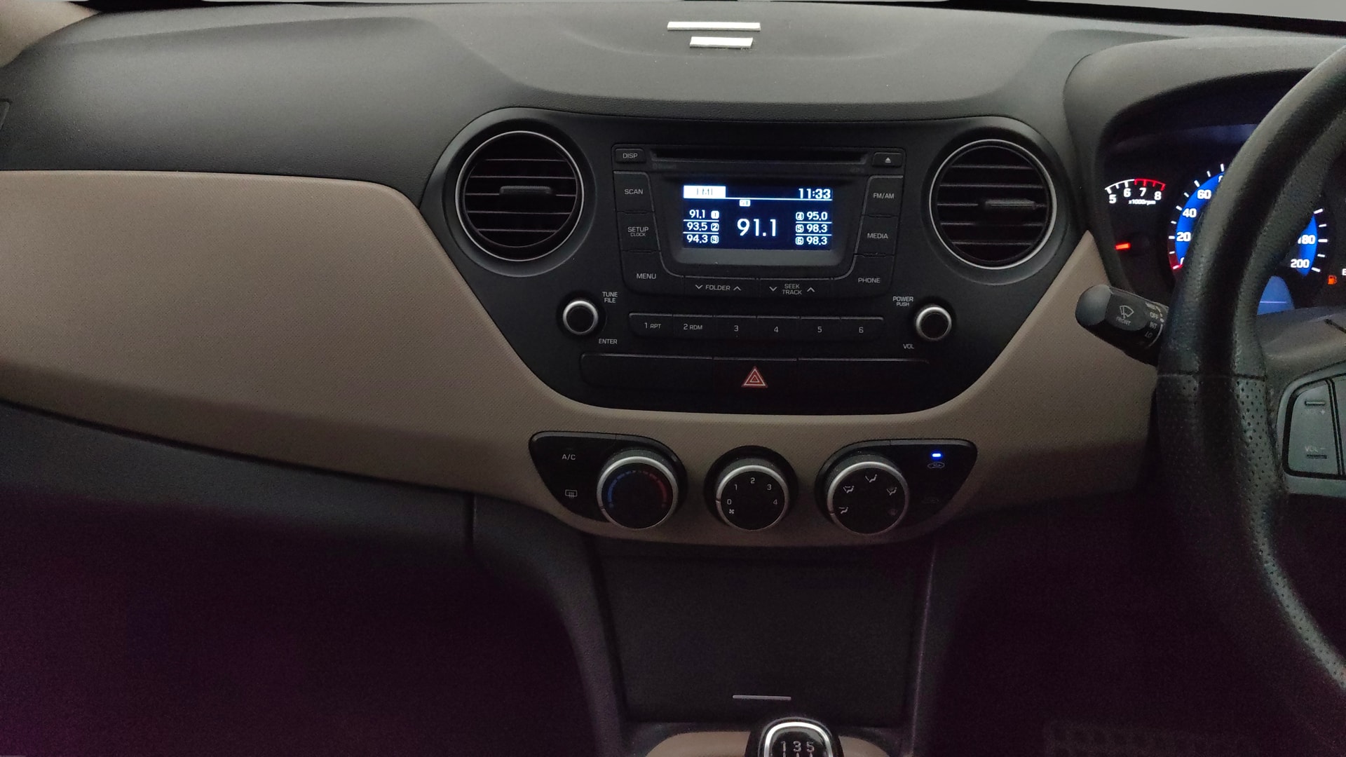 View 2015 Hyundai Xcent S Petrol Image 17 Used 2015 Hyundai Xcent S Petrol Image 17