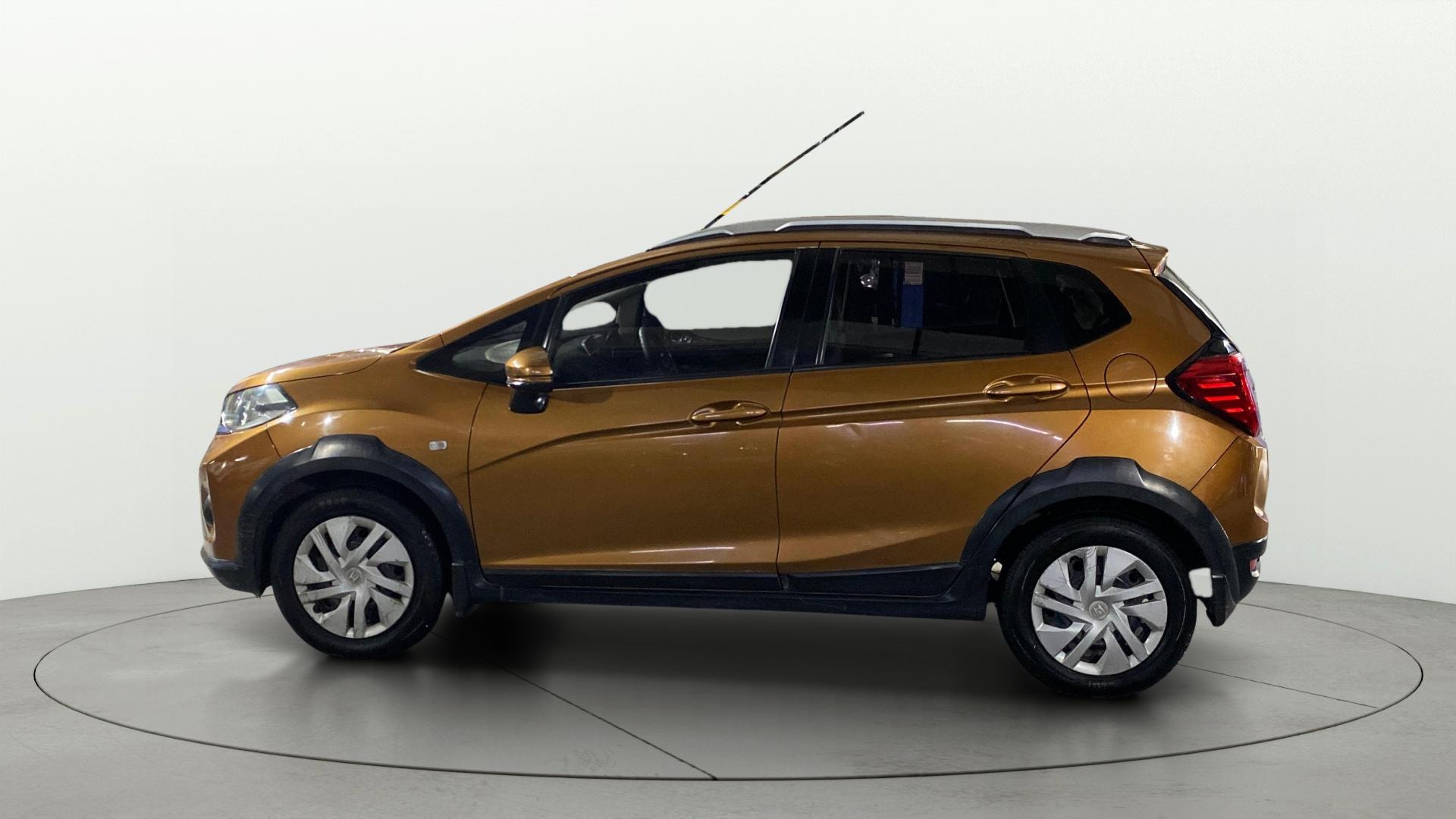 View 2017 Honda WR-V S MT Diesel Edge Edition Image 5 Used 2017 Honda WR-V S MT Diesel Edge Edition Image 5