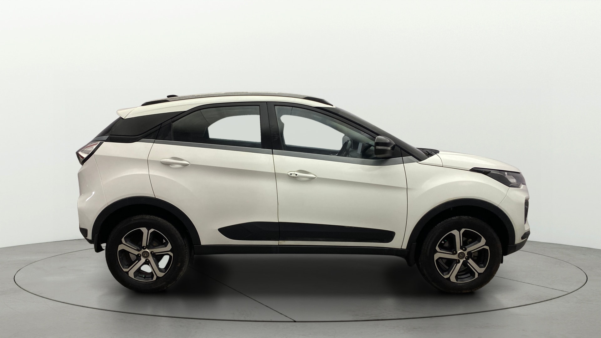 View 2022 Tata Nexon Revotron XE Image 28 Used 2022 Tata Nexon Revotron XE Image 28