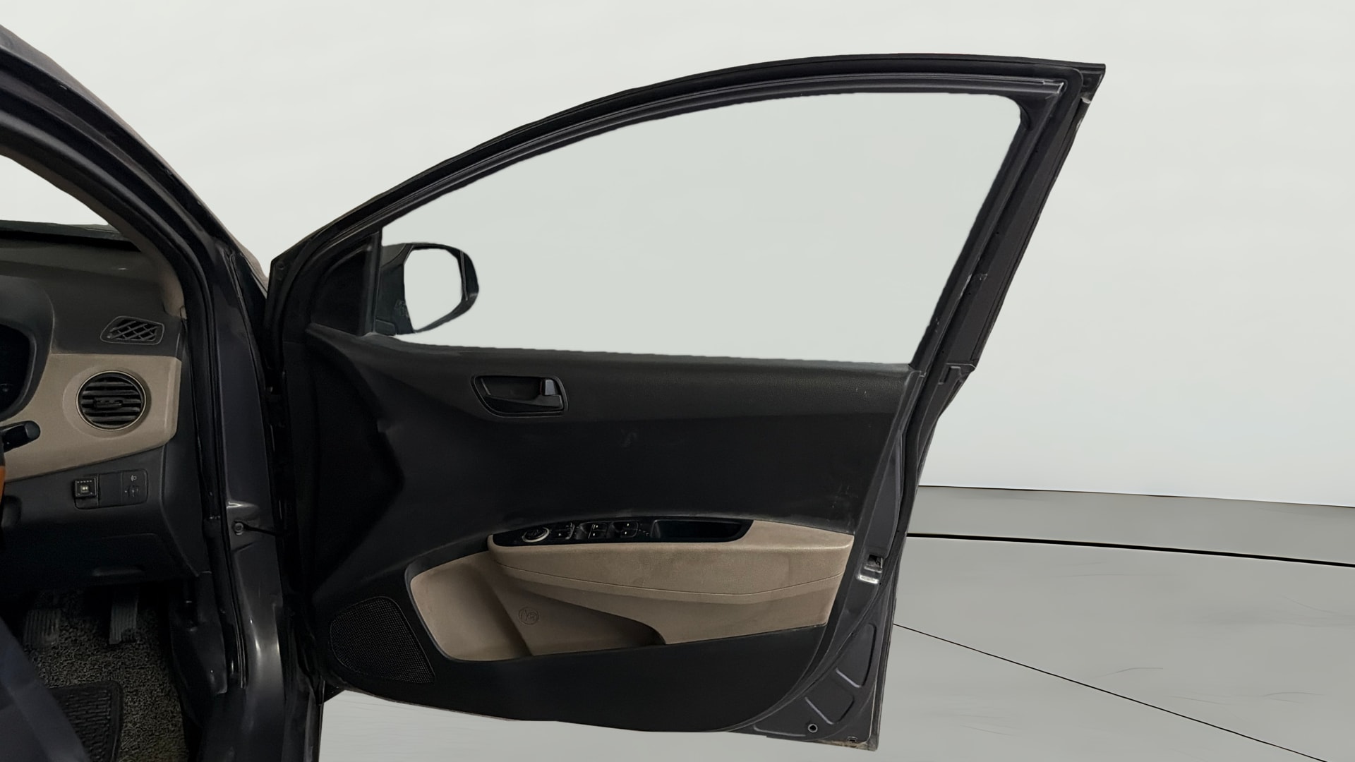 View 2014 Hyundai Grand i10 Magna 1.2 Kappa VTVT Image 43 Used 2014 Hyundai Grand i10 Magna 1.2 Kappa VTVT Image 43