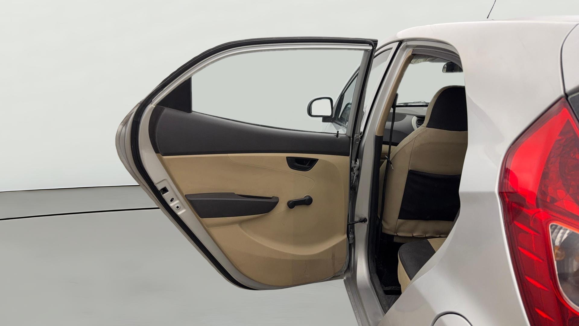 View 2015 Hyundai EON Magna Plus Image 22 Used 2015 Hyundai EON Magna Plus Image 22
