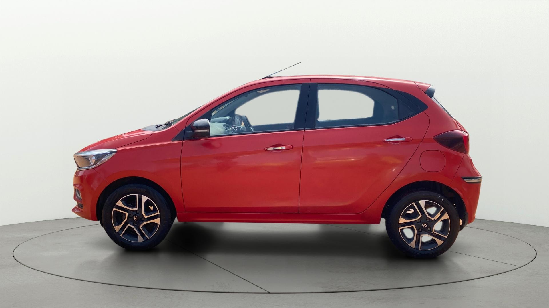 View 2022 Tata Tiago Revotorq XB Image 5 Used 2022 Tata Tiago Revotorq XB Image 5