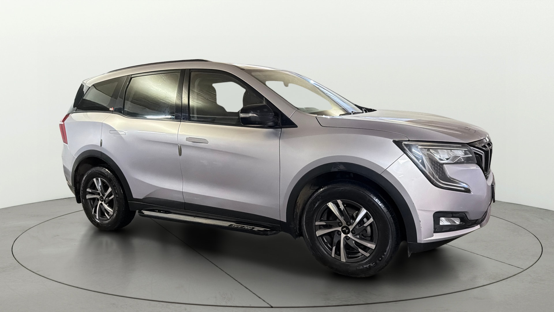 View 2025 Mahindra XUV700 MX Petrol 5 STR Image 15 Used 2025 Mahindra XUV700 MX Petrol 5 STR Image 15