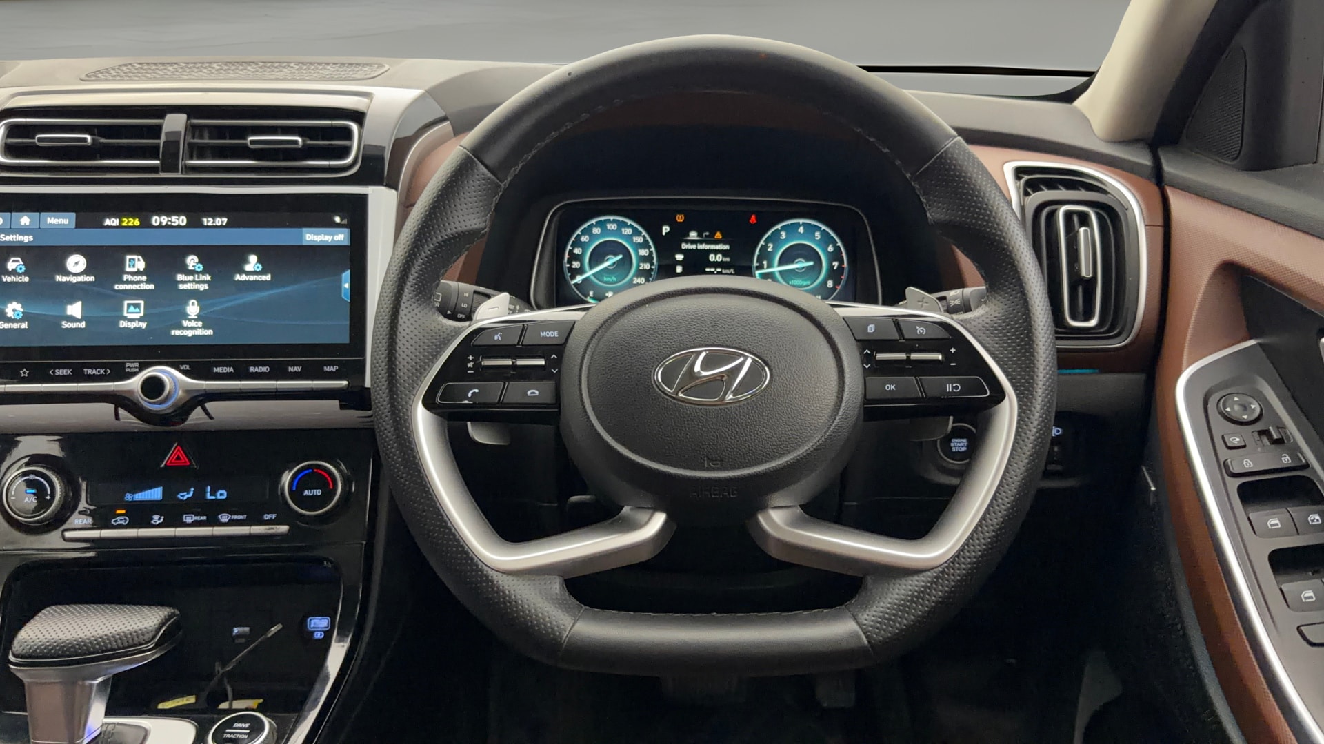 View 2022 Hyundai Alcazar Prestige 6 Seater MT Petrol Image 14 Used 2022 Hyundai Alcazar Prestige 6 Seater MT Petrol Image 14