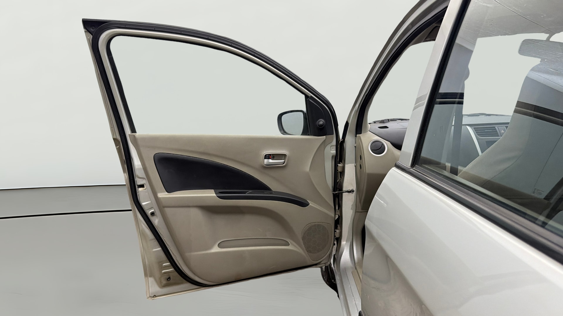 View 2015 Maruti Suzuki 1000 Base Variant Image 30 Used 2015 Maruti Suzuki 1000 Base Variant Image 30