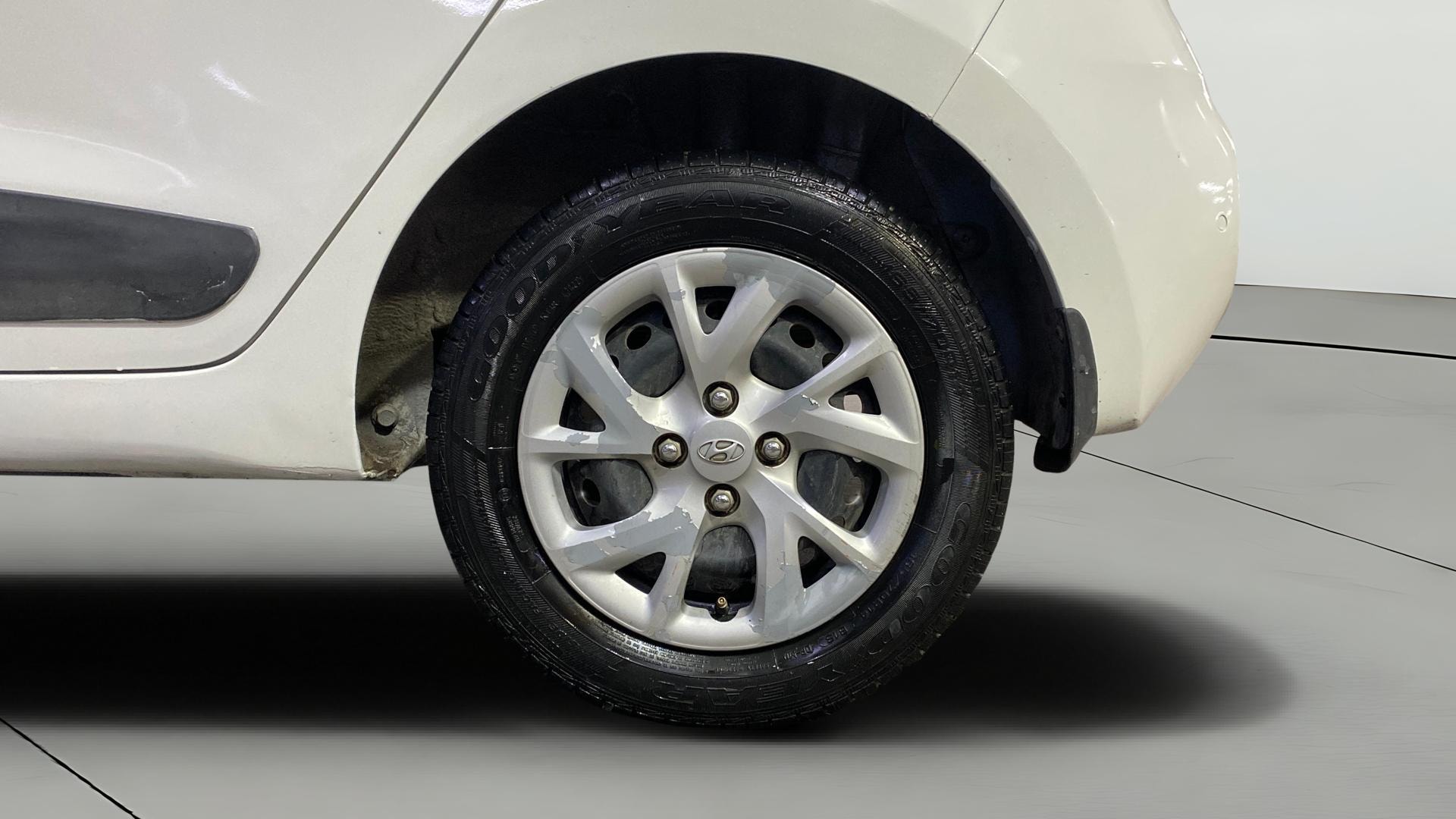 View 2017 Hyundai Grand i10 Sportz 1.2 Kappa Image 11 Used 2017 Hyundai Grand i10 Sportz 1.2 Kappa Image 11