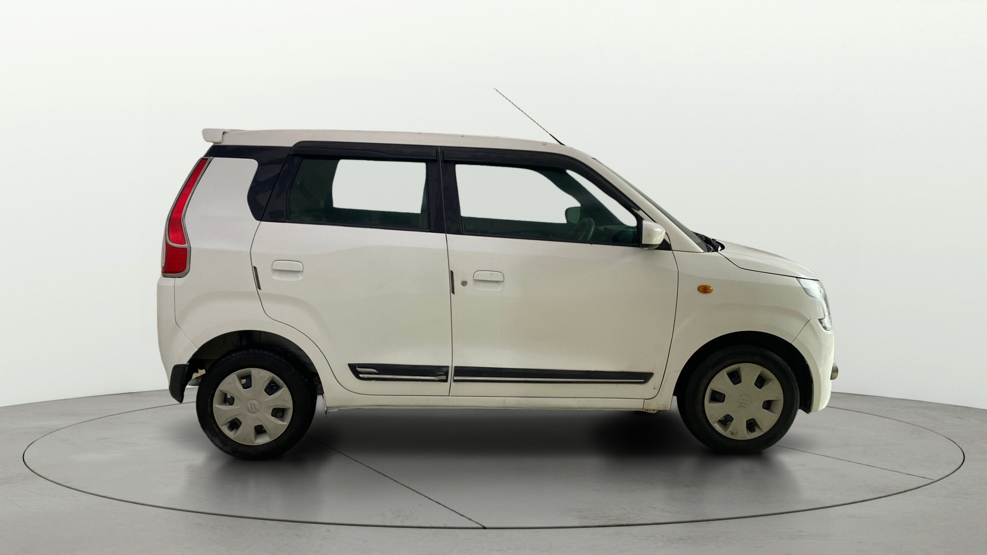 View 2020 Maruti Suzuki 1000 Base Variant Image 8 Used 2020 Maruti Suzuki 1000 Base Variant Image 8