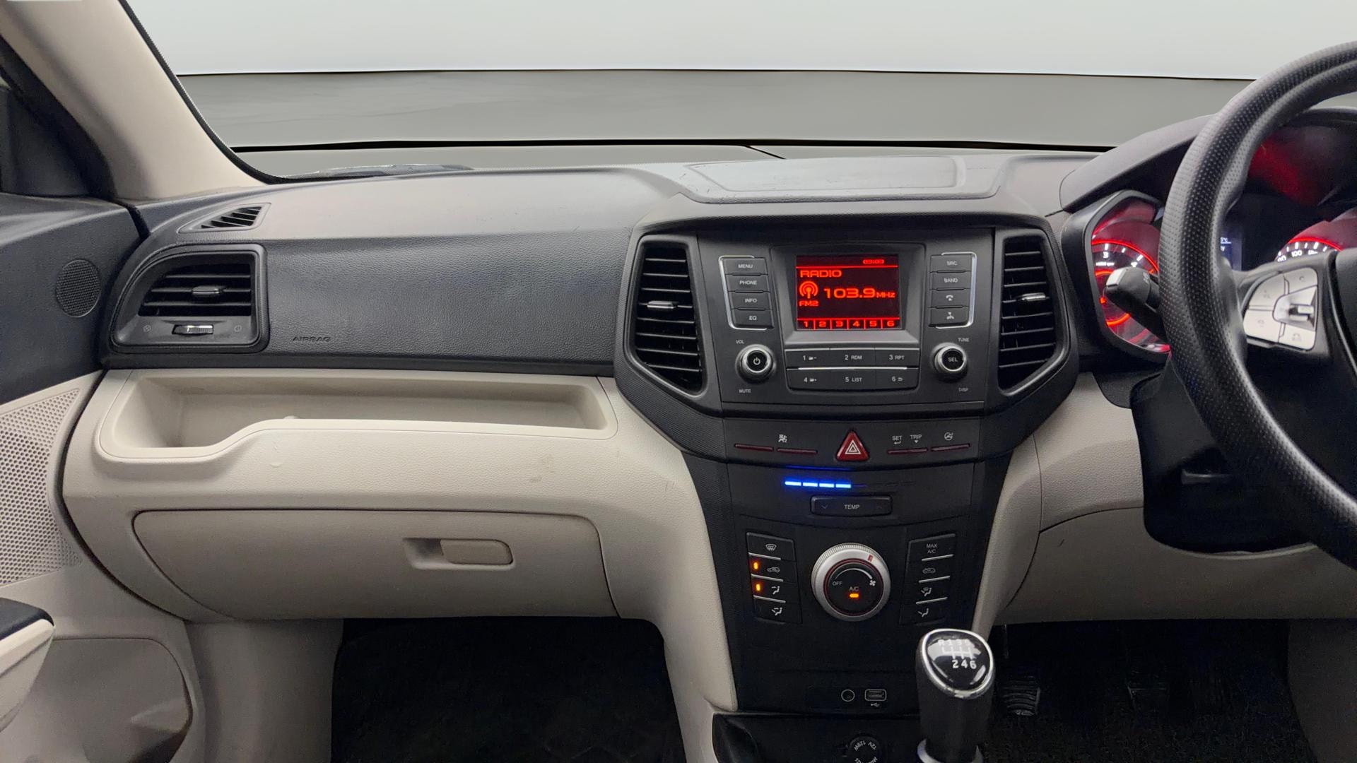 View 2023 Mahindra XUV300 W4 Petrol BS IV Image 31 Used 2023 Mahindra XUV300 W4 Petrol BS IV Image 31