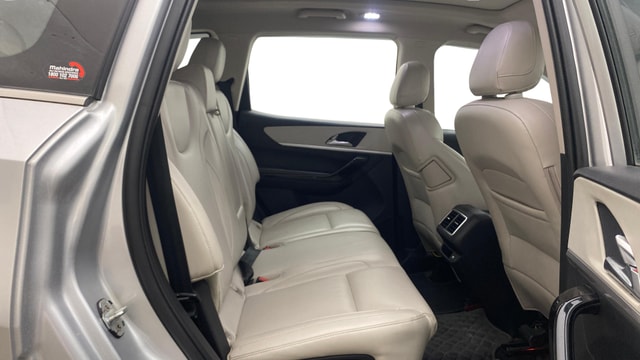 View Mahindra XUV700 Image 38 Used Mahindra XUV700 Image 38
