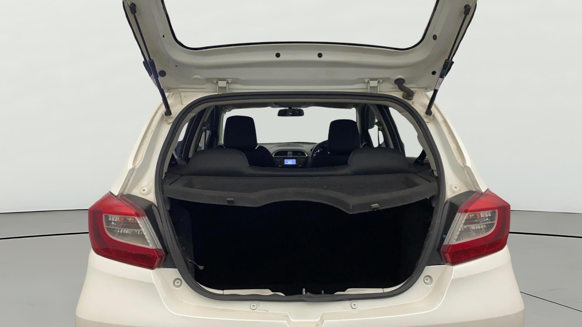 View 2018 Tata Tiago Revotorq XB Image 37 Used 2018 Tata Tiago Revotorq XB Image 37