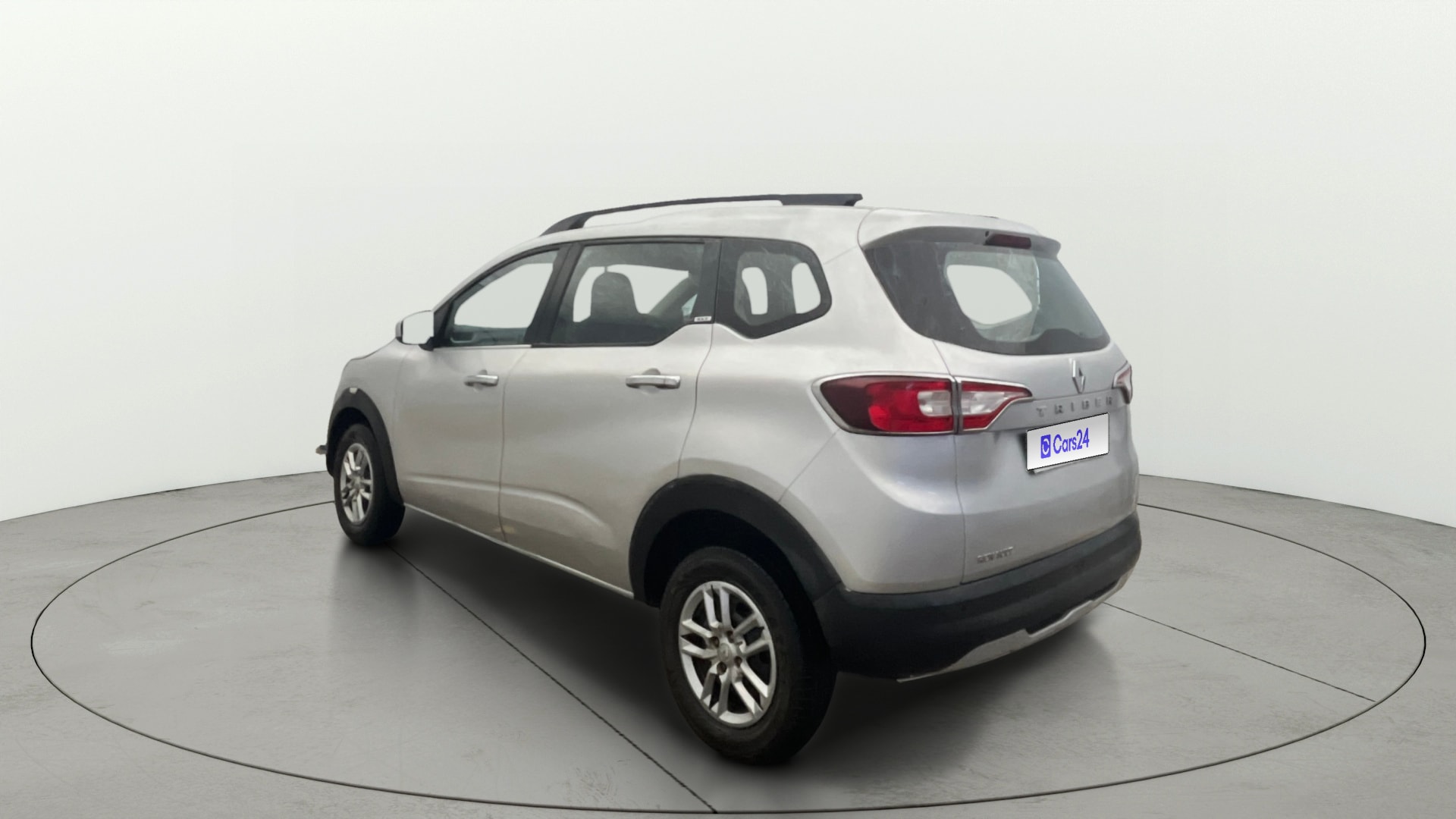 View 2020 Renault Triber RXT Image 2 Used 2020 Renault Triber RXT Image 2